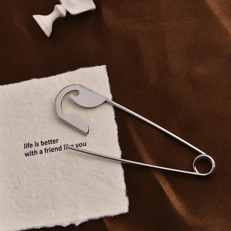 Exaggerated, simple, and creative bright silver metal hairpin, large size for thick hair, personalized accessory for the back of the head