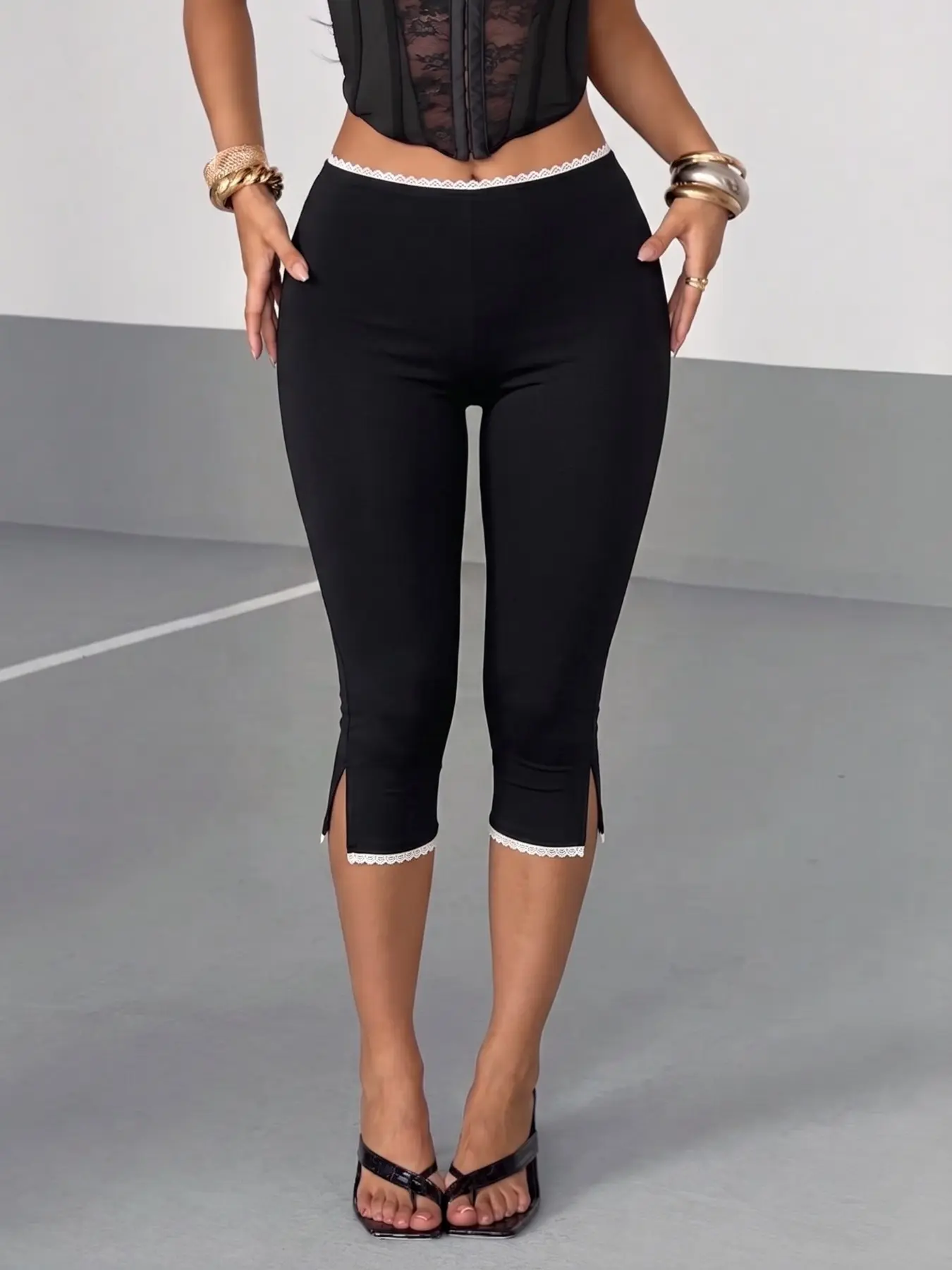Black Lace Trim Capri Leggings Women High Waist Slim Fit Cropped Yoga Pants Side Slit Hem Bodycon Stretch Leggings Y2K Streetwear Casual Going Out Fashion Activewear Gym Yoga Leggings