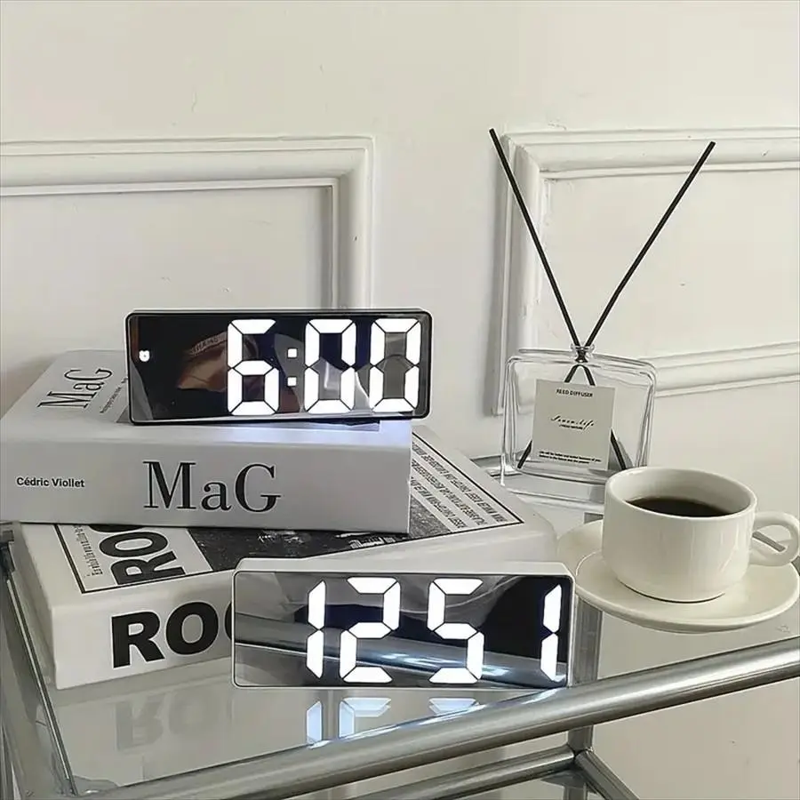 1pc simple mirror alarm clock, high-definition smart LED clock, with temperature display, adjustable brightness, voice control function, 12/24 hour clock, USB and battery power supply