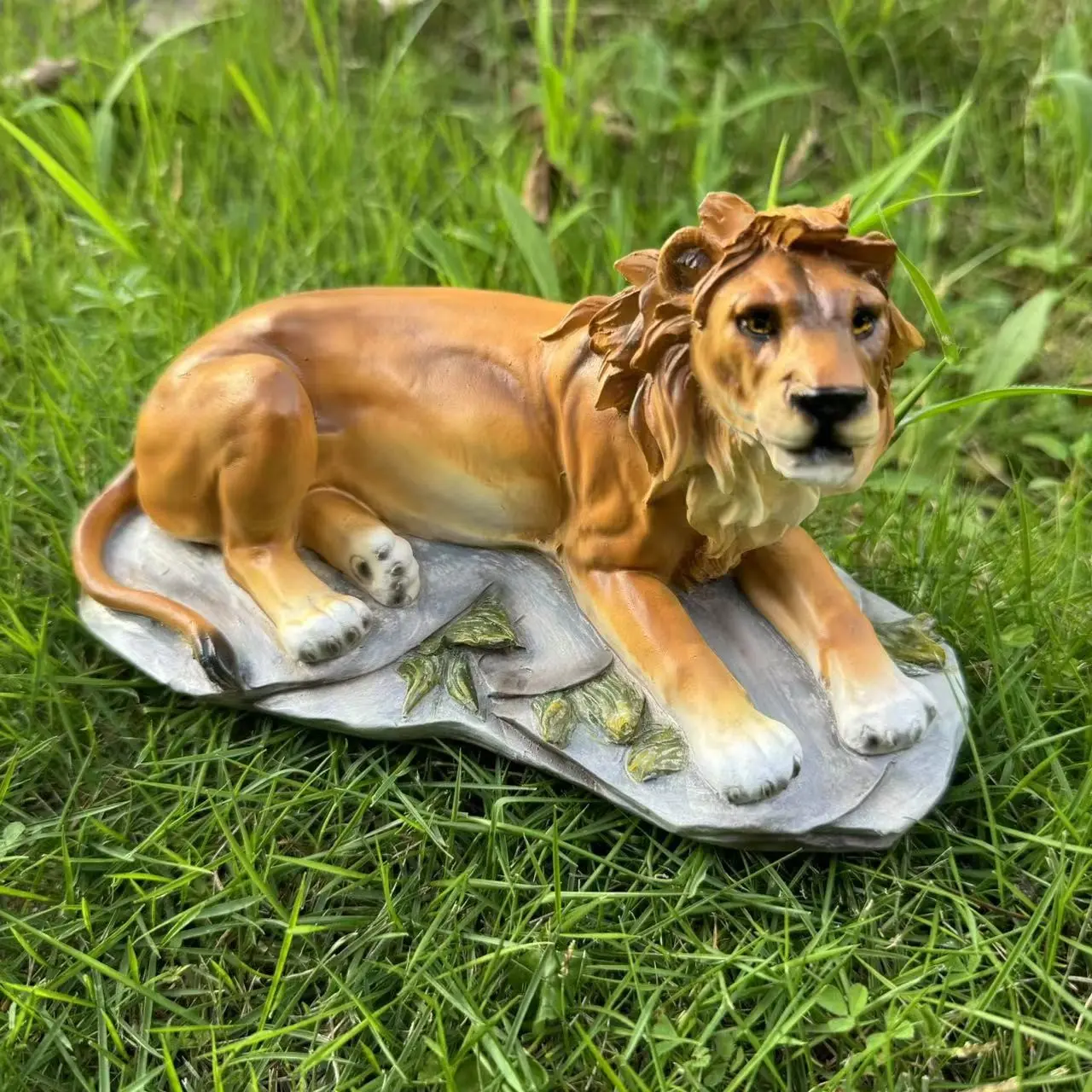Resin Lion Statue, 7.68 Inches, Indoor Garden Courtyard Balcony Decor, Perfect Gift for Tropical Animal Lovers, Elegant Wildlife Sculpture