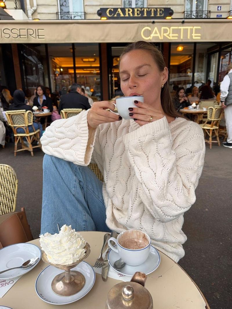 Women's Casual Round Neck Sweater, Long Sleeve Fitted Knit Top, Winter Fashion, Plain Color, Moderate Fabric Thickness, Knitwear