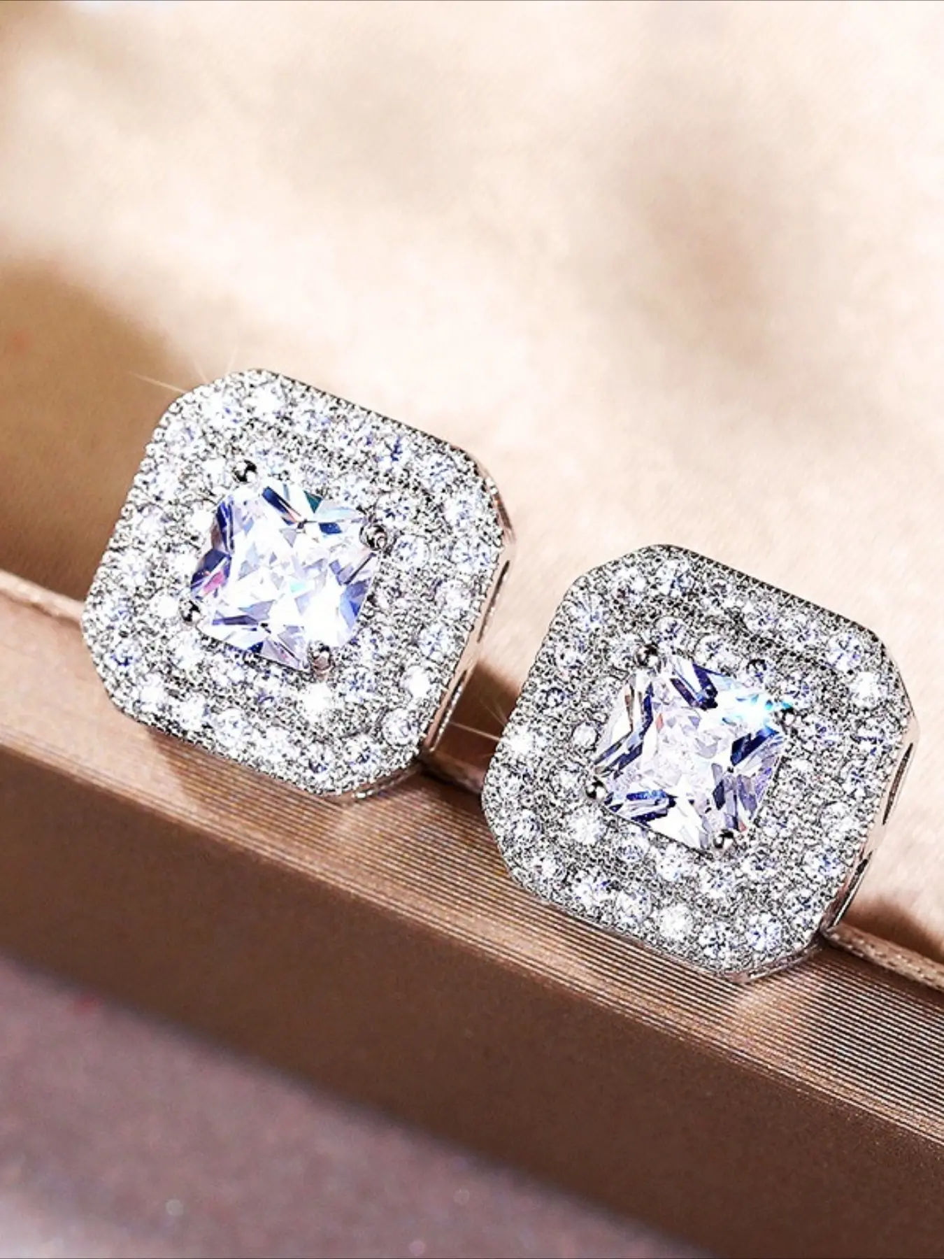 1 pair of fashionable and simple cubic zirconia earrings, fashionable and classic women's square earrings Cz Bling