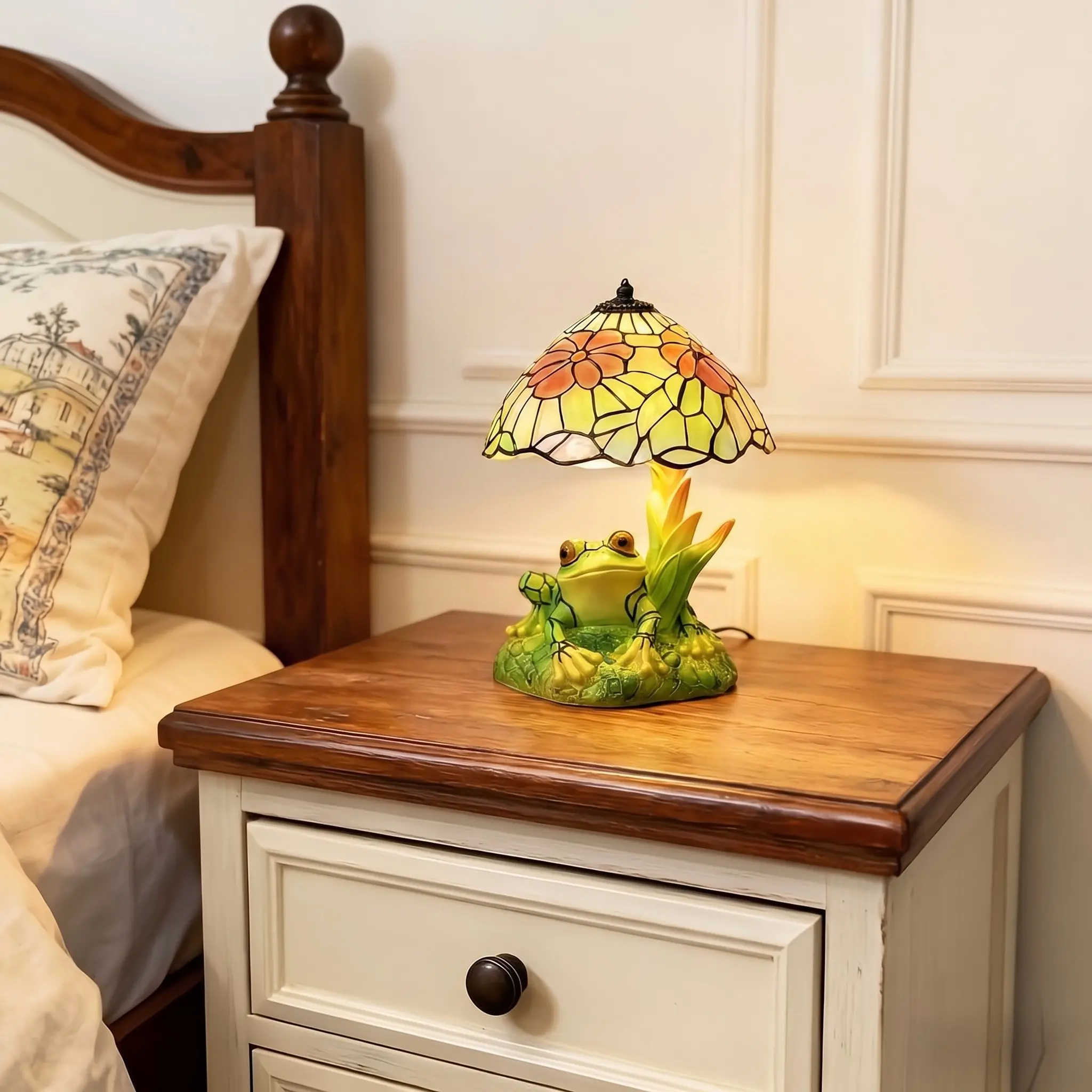3D Frog Decorative Table Lamp with Floral-Painted Design, Warm Glow Night Light for Bedside, Office Desk & Study, Retro Style Decor, Perfect Gift, Home Decoration Lamp