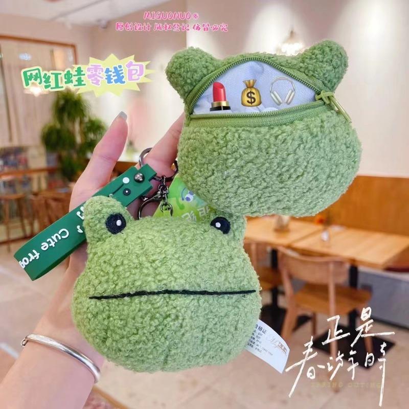 Internet celebrity explosion green plush frog doll buckle rope creative cute little frog bag keychain pendant