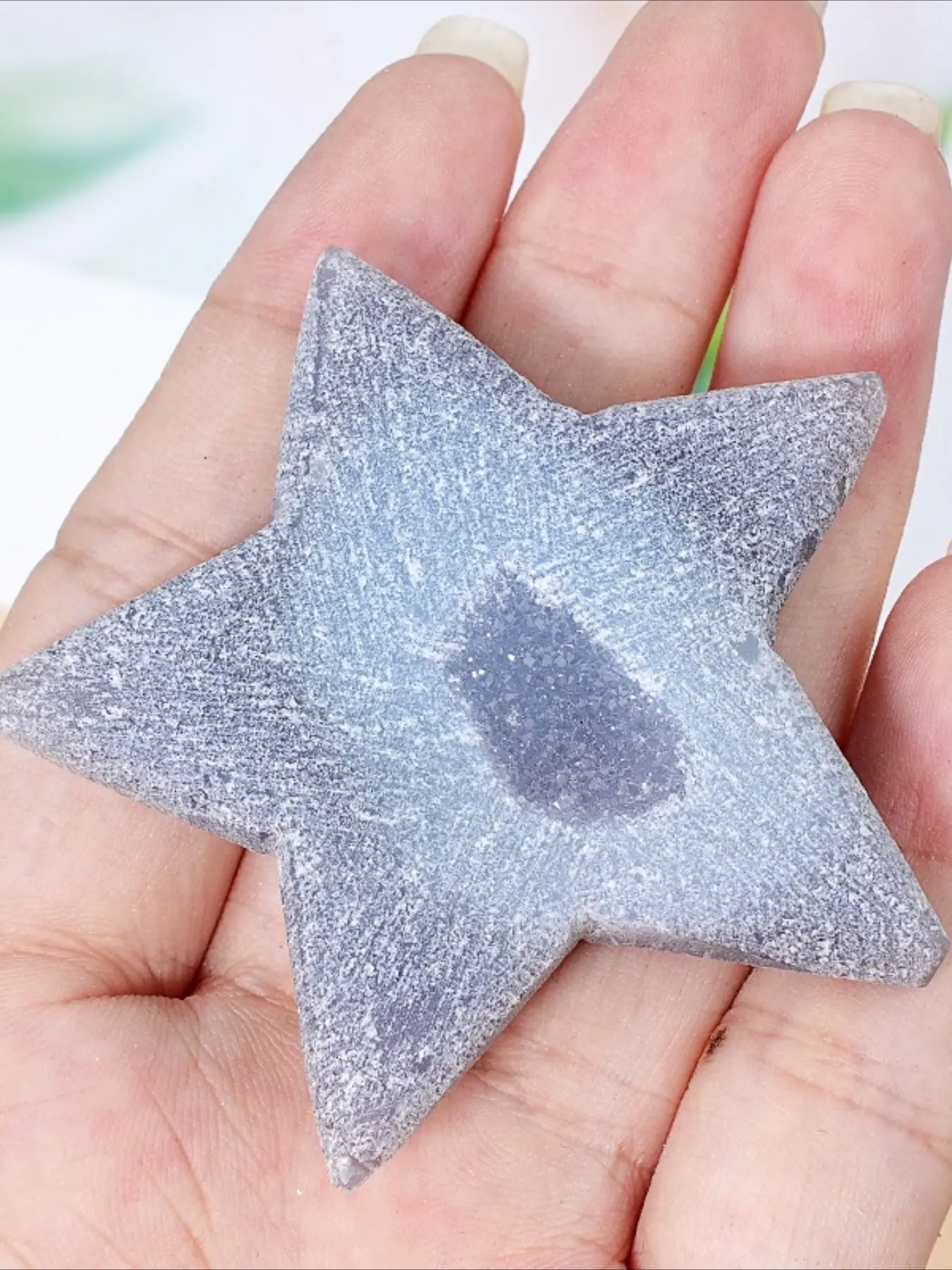 1 piece Natural Grey Agate Geode Star Ornament, Healing Crystal Raw Stone for Chakra Balancing, Home Decor Mineral Collectible for Women, Ideal Gift for Christmas, Birthdays, Valentine's Day and Other Festivals Decoration
