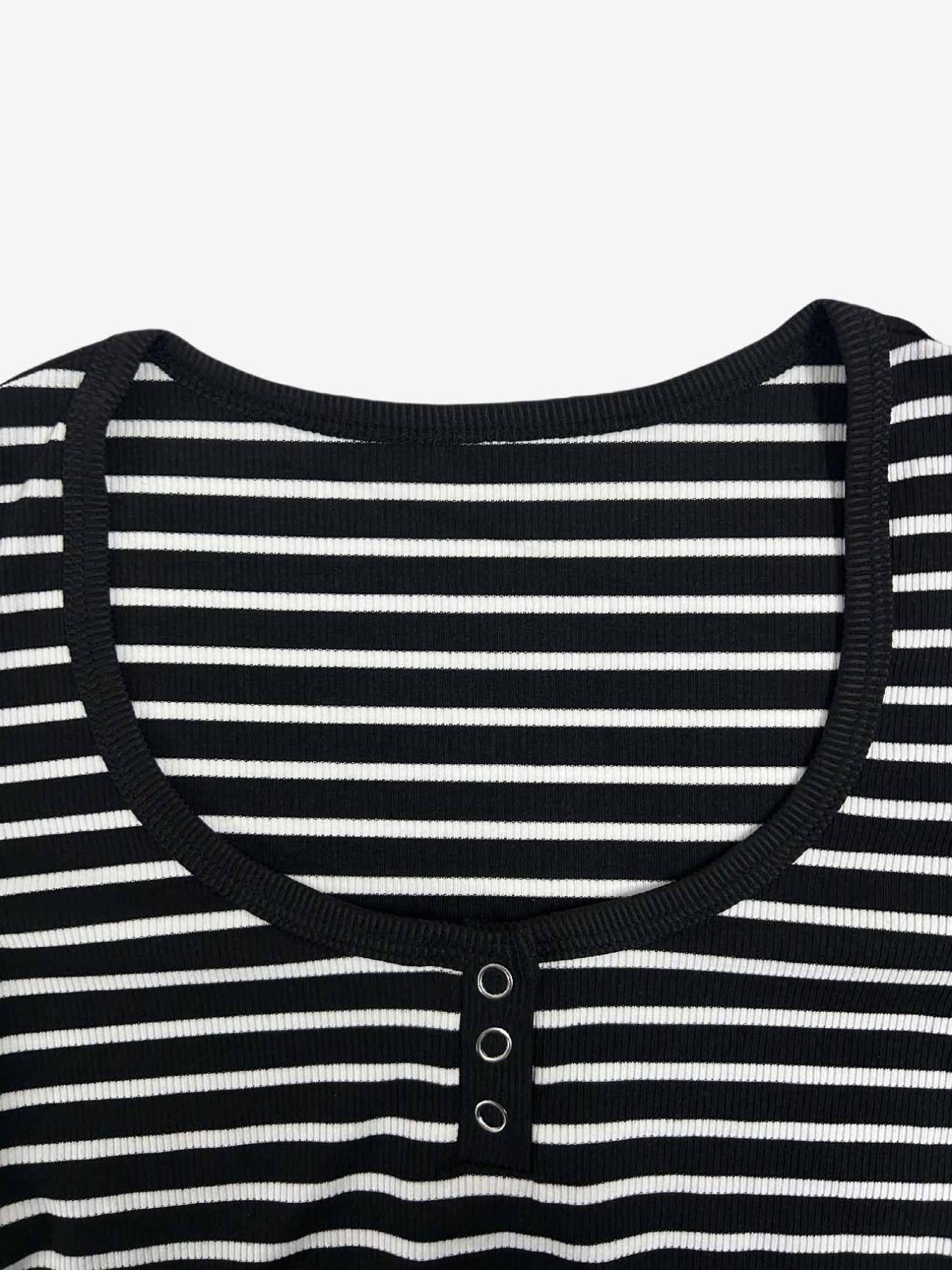 Women's Striped Print Button Front Scoop Neck Crop Tee, Casual Long Sleeve T-shirt for Spring & Fall, Women's Top for Daily Wear, Black And White