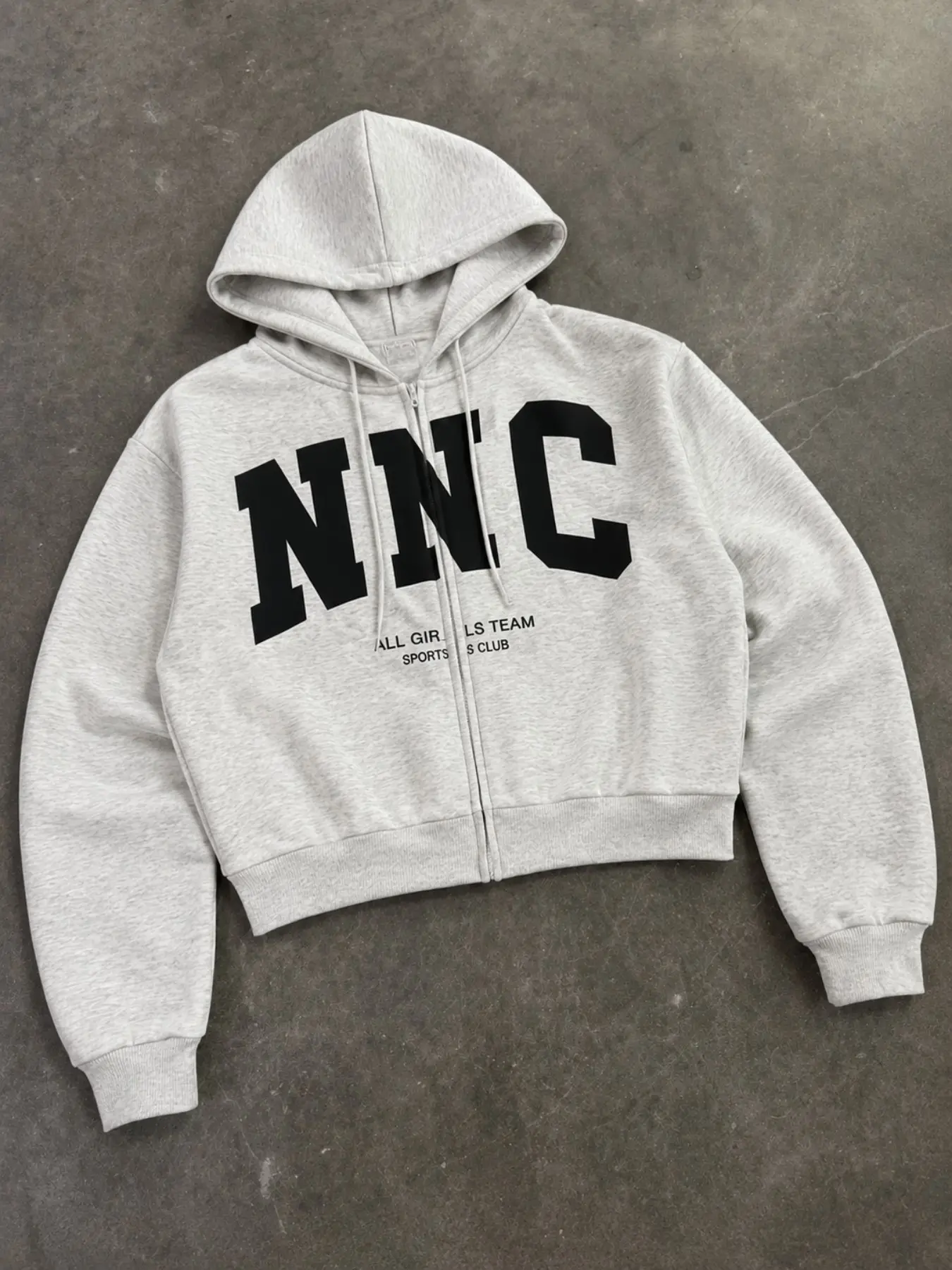 Men's Heather Grey Cropped Zip Up Hoodie With Big NNC Letter Print, Loose Drop Shoulder Hooded Jacket, American Vintage College Streetwear, Simple Varsity Alphabet Graphic Zip Hoodie, Casual Oversized Cropped Sweatshirt For Spring Autumn Daily Street Outf