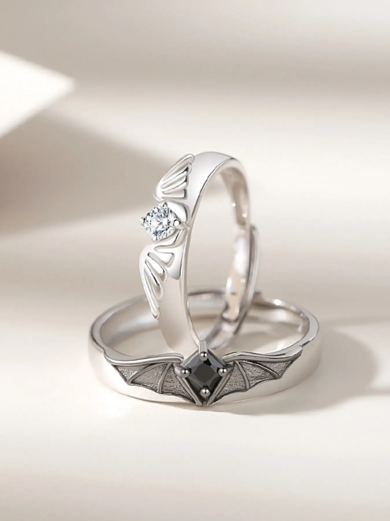 2Pcs Gothic Bat Wing Couple Rings Silver Black Stone Adjustable Punk Vampire Style Ring Set Minimal Luxury Jewelry Gift for Lovers Men Women Anniversary Halloween Party Daily Wear Statement Accessory Perfect for Engagement, Valentine's Day, Street Fashion