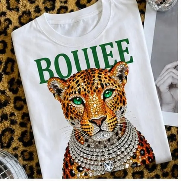 comfy Vintage Leopard Print Shirt, Glam Fashion Graphic Tee, Trendy Animal Print T-Shirt,Boujee Diamond Bling Leopard Head Graphic T-Shirt, Women’s White Luxury Aesthetic Short Sleeve, Rhinestone Effect Boujee Leopard Casual Tee, Glam Fashion Top