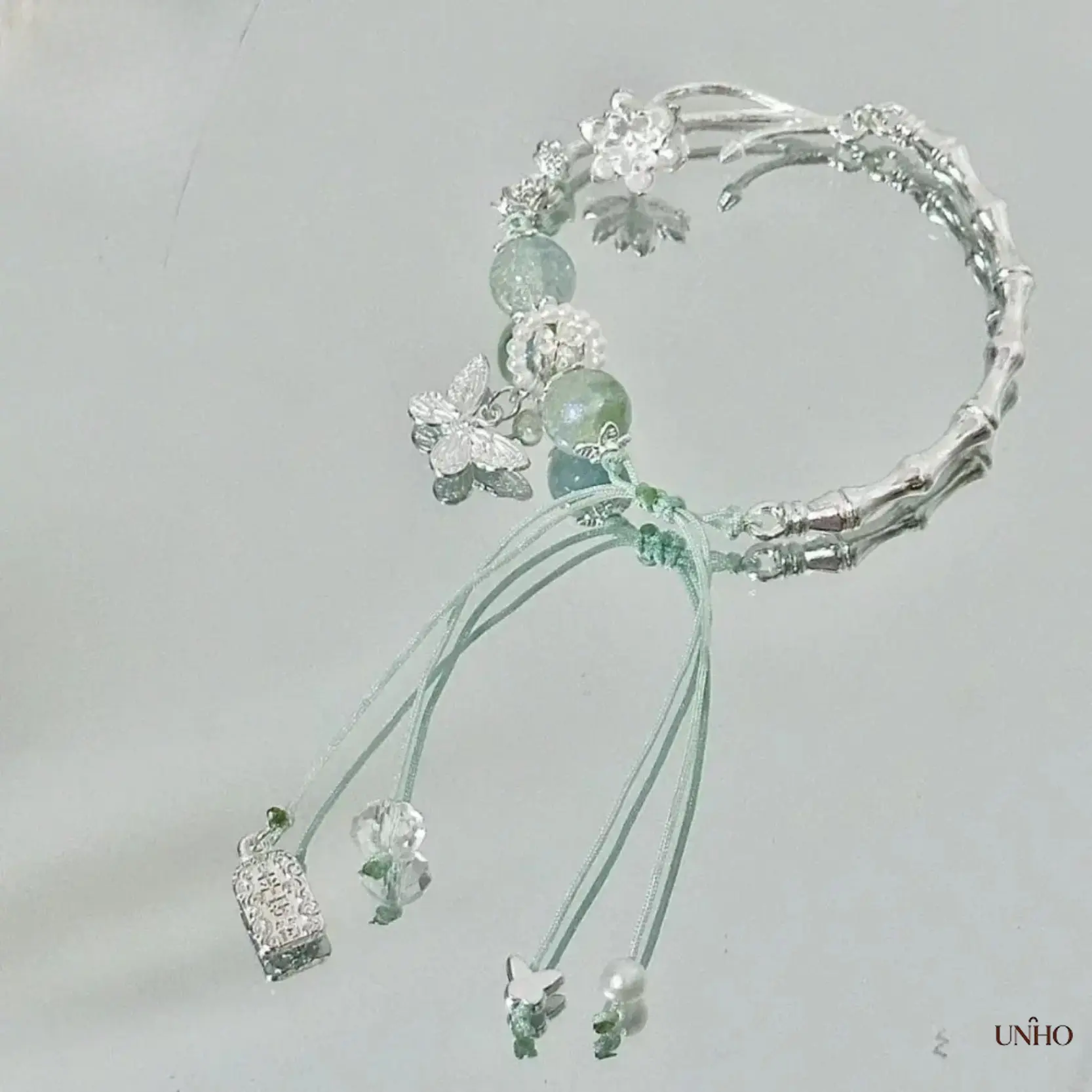 Lotus-Themed Chinese Style Bangle-Shape Half Bangle Bracelet, Retro Cracked Glass Bead Wrist Jewelry with Tassel Charms, Lightweight All-Seasons Bag Accessory for Outdoor Fun