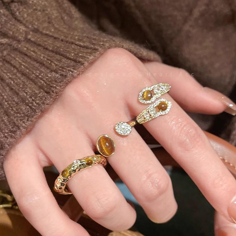 The Maillard snake-shaped tiger's eye open ring is a unique design for women, a retro index finger ring with a sense of high-end luxury