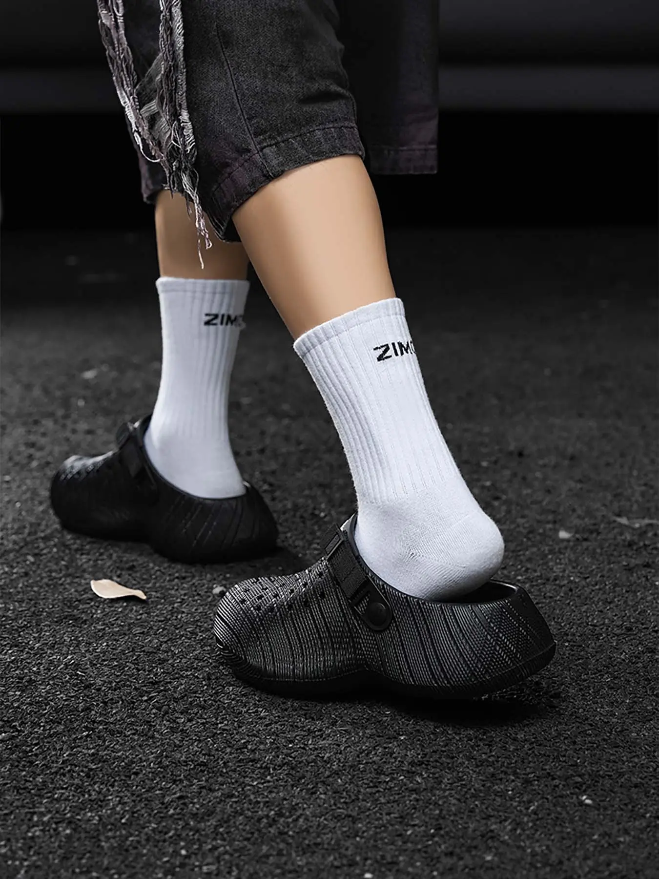 Men's Textured Clogs with Adjustable Heel Strap, EVA Breathable Quick Dry Closed Toe Slides, Non-Slip Dual-Wear Water Sandals for Beach & Daily Commute