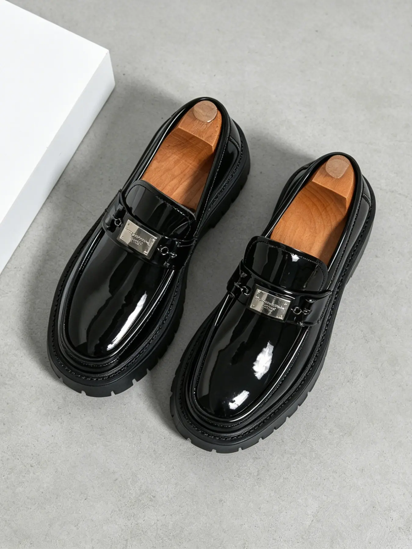 Men's Colorblock Glossy Loafers, Leather Mirror Finish Thick Sole, British Style Metal Buckle, Anti-Slip Durable, Casual Fashion Shoes