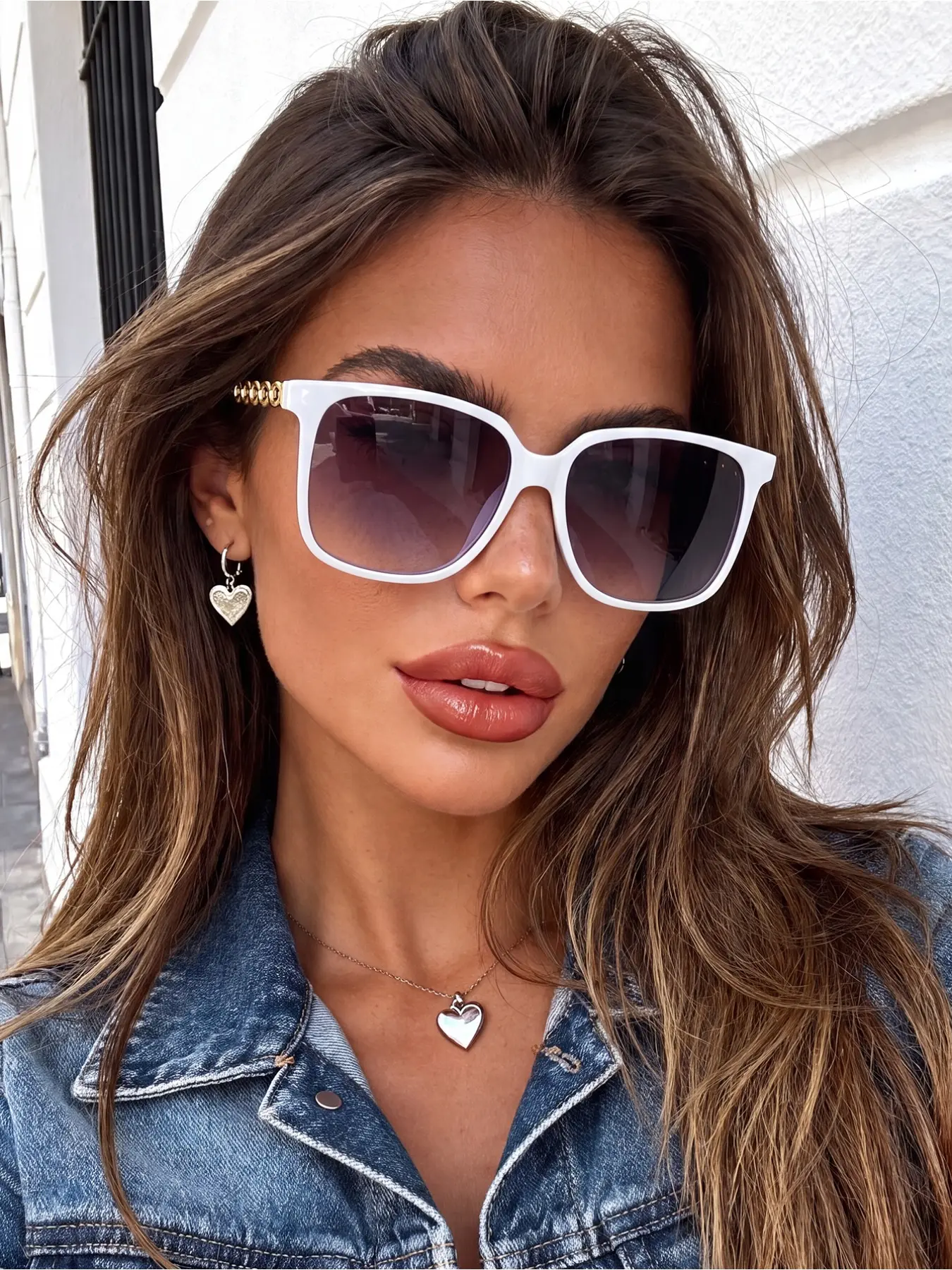 1 pair of unisex white-frame exquisite Ins-style personalized fashion sunglasses suitable for street photography, music festivals, tropical beach vacations, and accessories