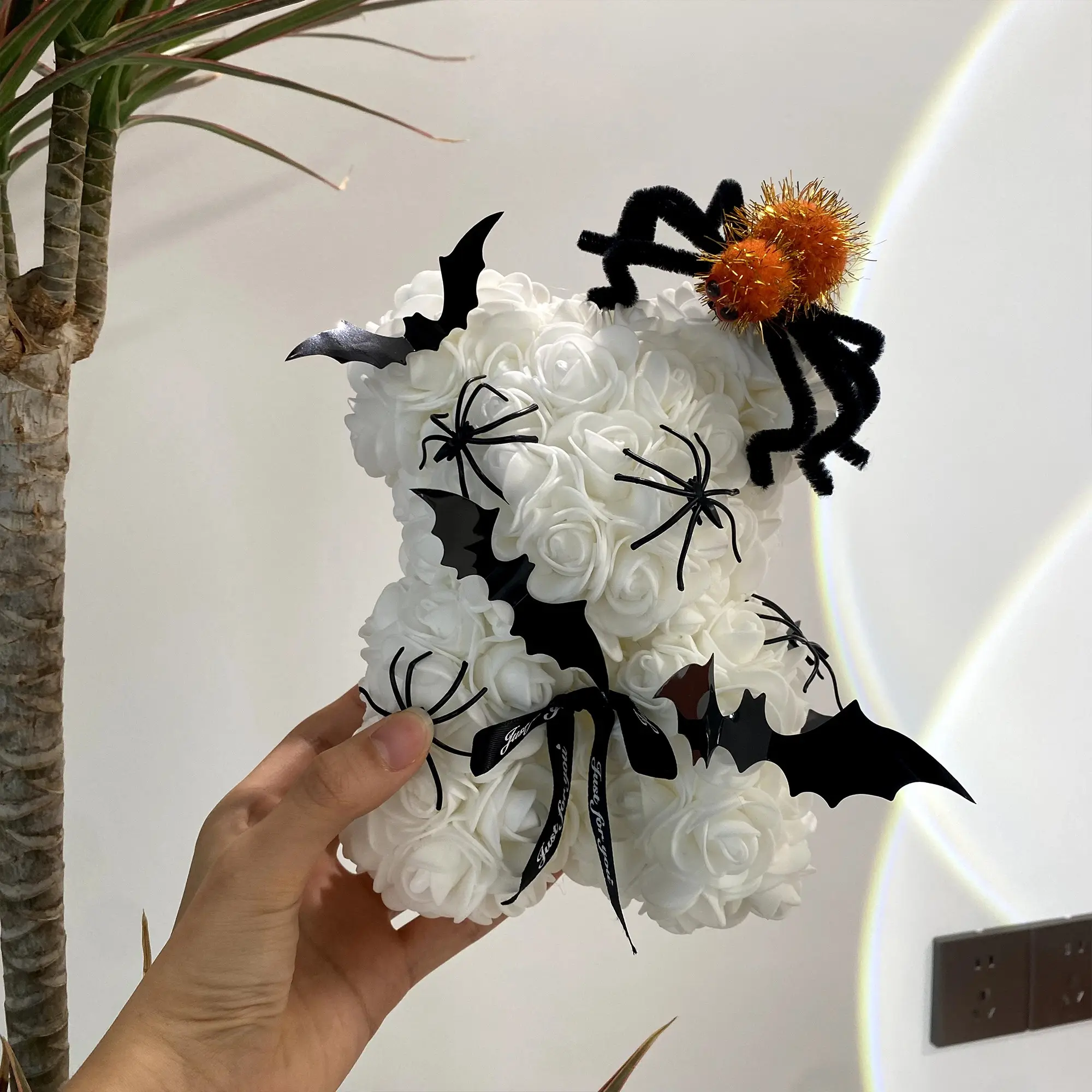 1pc DIY Halloween Themed Creative Handmade Faux Eternal Rose Hugging Bear, Bat, Spider, Witch hat, Pumpkin, Ghost, Bouquet Decoration DIY Artificial Flower Bear, Romantic Gift for Halloween Surprise, Valentine's Day, Wedding Decor, Home Decoration