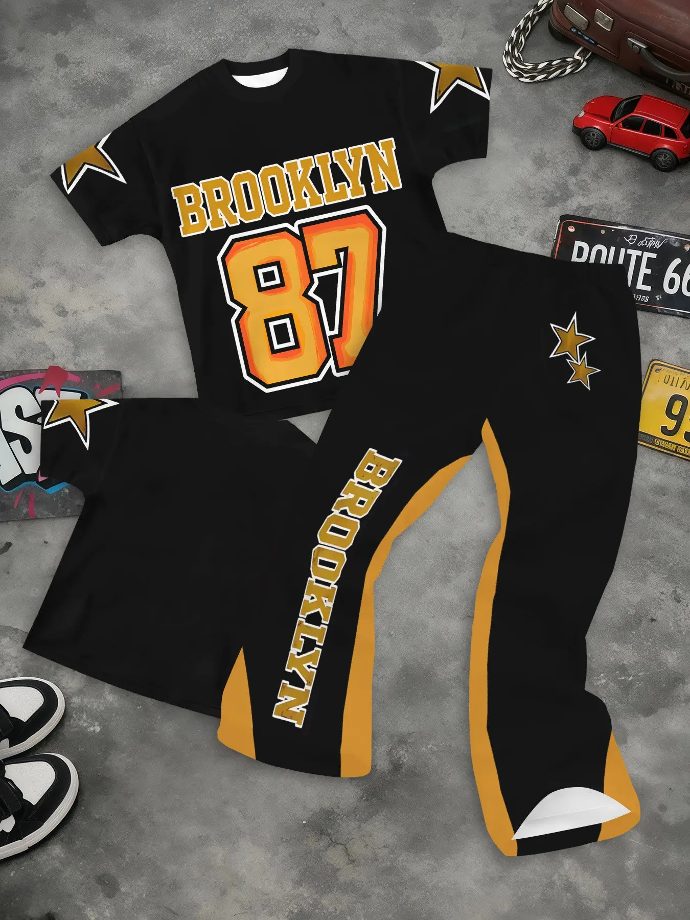 Older Boys Black Oversized Varsity Short Sleeve Tee With Gold Gradient "BROOKLYN 87" Star Splice Print + Black Gold Side Stripe Barrel Curved Flare Pants, Preppy Hip Hop Street 2 Piece Outfit For Boys 5–14Y Outfits Set