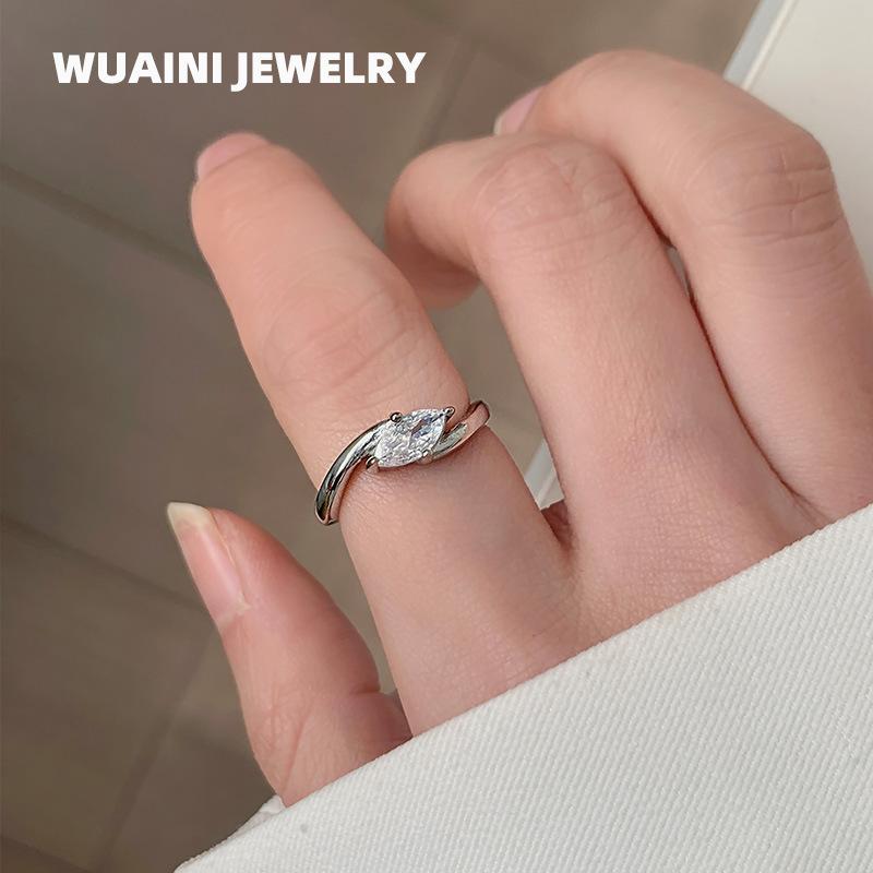 Elegant Golden Marquise Cut Solitaire Ring for Women, Sparkly Zircon Stainless Steel Promise Ring, Minimalist Wedding Engagement Anniversary Jewelry Gift