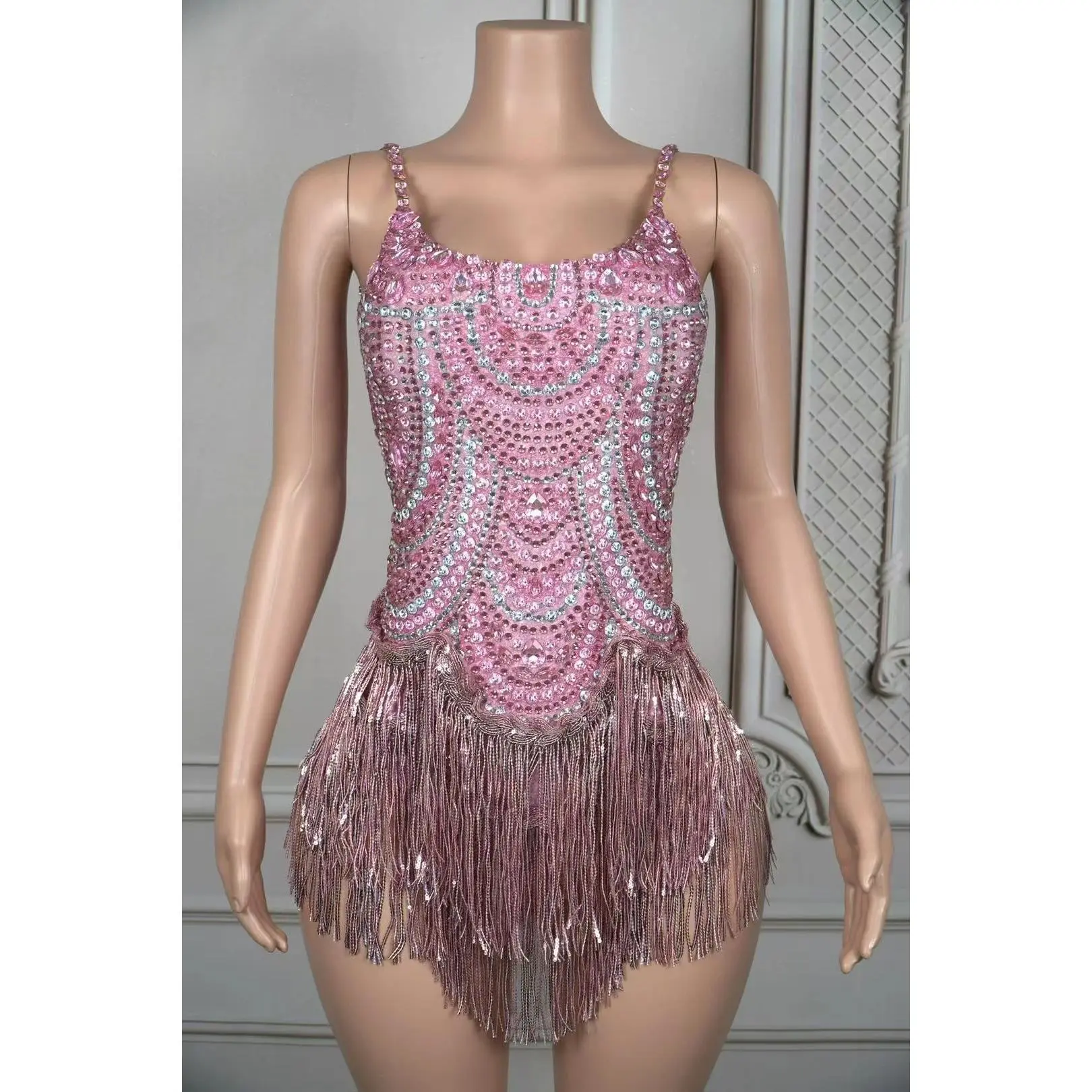 The star sings with the same blue tassel, bright white andwild dance music festival costume  Y011