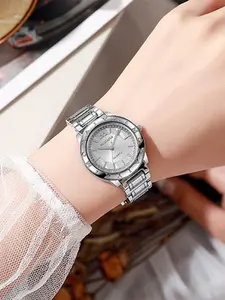 Water Drill Decorative Round Pointer Quartz Watch, Elegant Wristwatch, Sparkling Accent, Fashionable Women's Wristwatch