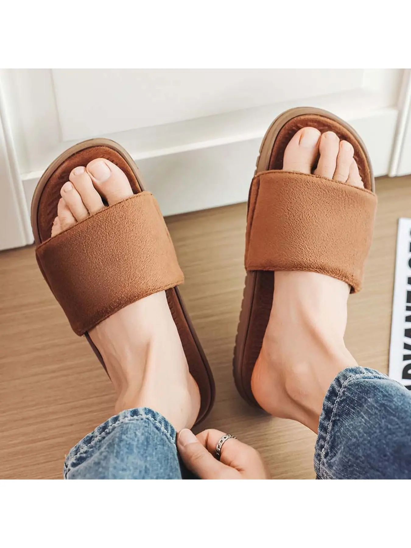 Men's fleece-lined warm slip-on slippers, with a faux velvet fabric upper and open toe design, non-slip textured EVA thick sole for comfort, suitable for daily casual wear, available in multiple colors