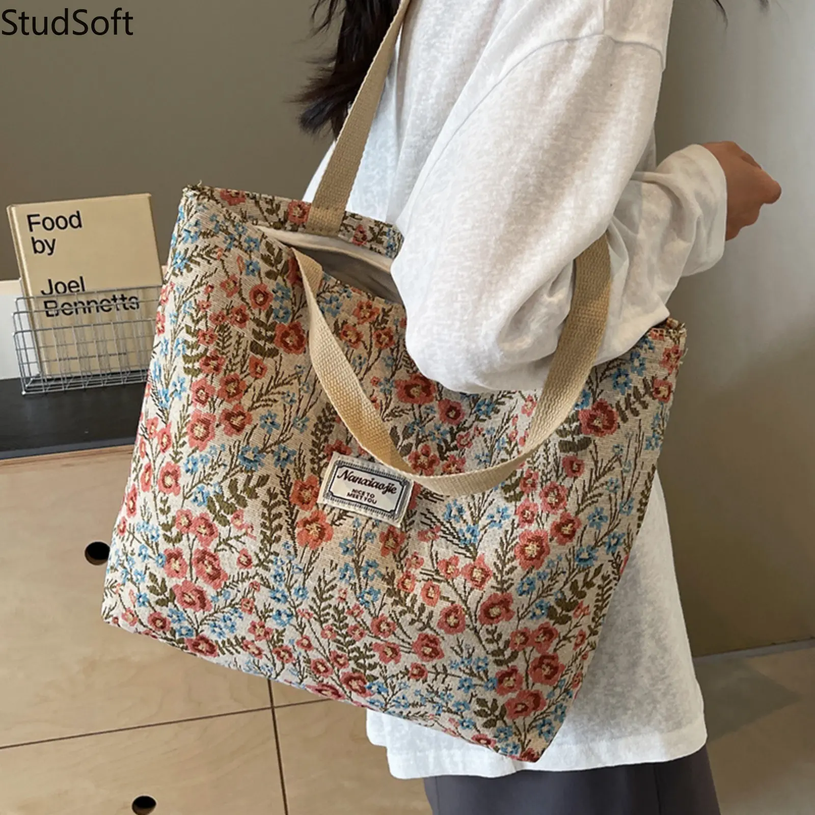 Vintage Floral Tapestry Tote Bag for Women, High-Capacity Jacquard Canvas Beach Bag for Travel and Shopping, Beach Aesthetic Women's Tote Bags