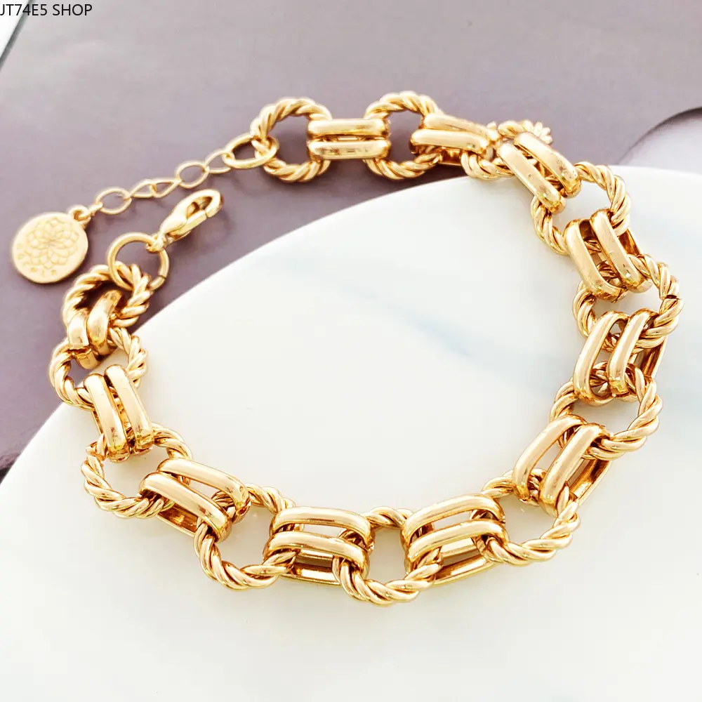 Trending Unisex Thick Chain Bracelet with Adjustable Double Ring Buckle Clasp, Polished Metal for a Casual Luxury Look