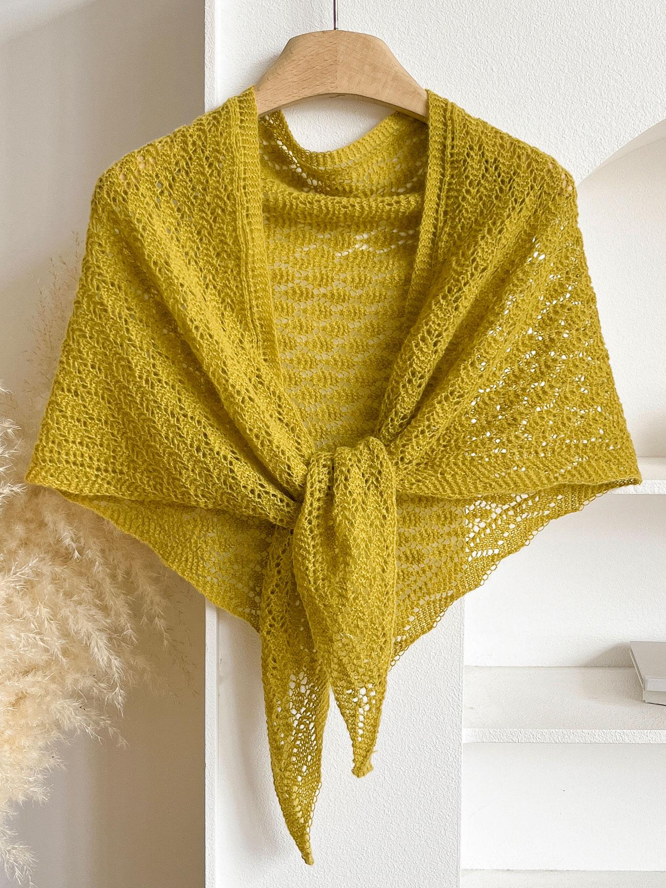 Elegant Women's Plain Triangle Shawl, Soft Comfortable Fashion Accessory, All-Season Wear, Versatile Daily Use, Stylish Casual Wrap