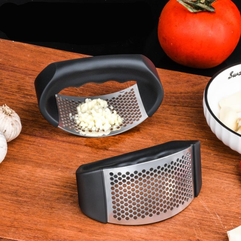 Multifunctional Handheld Garlic Press, Thickened Stainless Steel Garlic Crusher, Easy Clean Kitchen Gadget for Mashing Garlic & Ginger