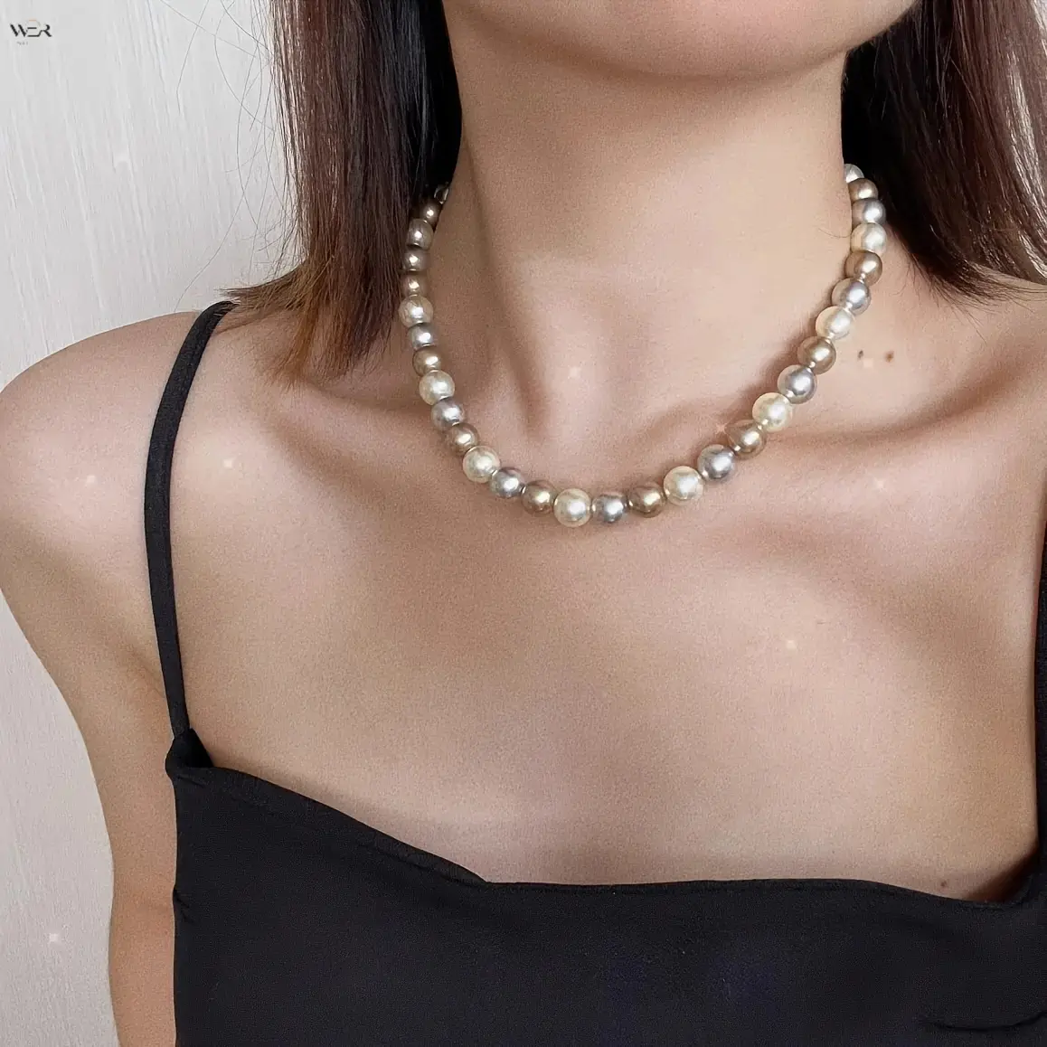 A Pearl Necklace in a Vintage Choker Type, 43cm Single Strand with 1cm Mixed Tones Beads for Women, Elegant Banquet Wear Layering Piece, Round Beads