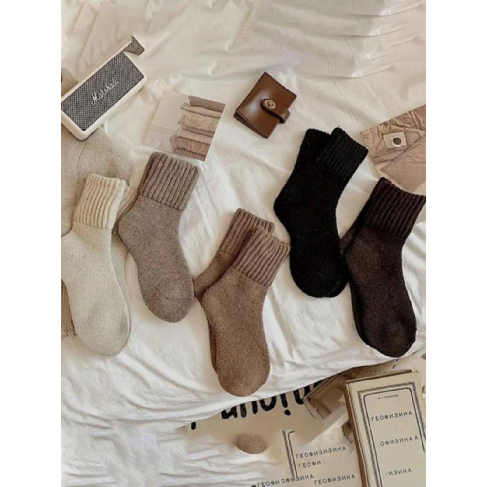 5 Packs Women's Socks - Solid Mid-calf Socks, Casual, Soft & Warm for Fall and Winter, Ideal for Daily Wear.