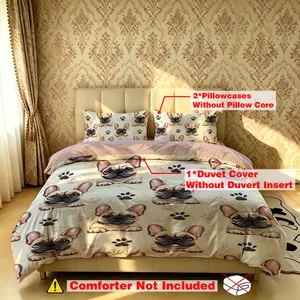 The 3-piece French Bulldog and paw print quilt set includes one quilt and two pillowcases, without fillings. It's soft and comfortable, suitable for single beds and double beds, and ideal for use in bedrooms, dormitories, and hotels.