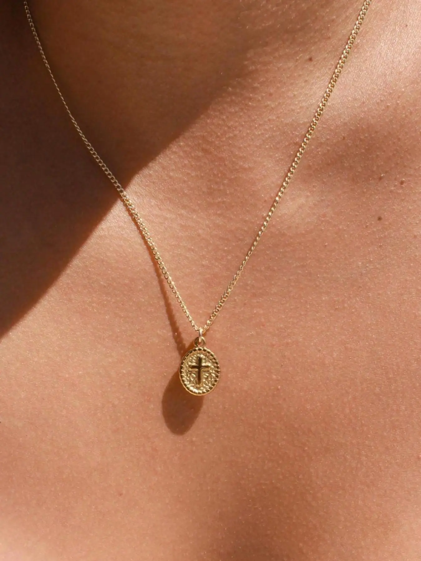 1pc Stainless Steel Minimalist Chain Necklace With Oval Pendant, Coin & Cross Pendant Necklace, Layerable Necklace For Women
