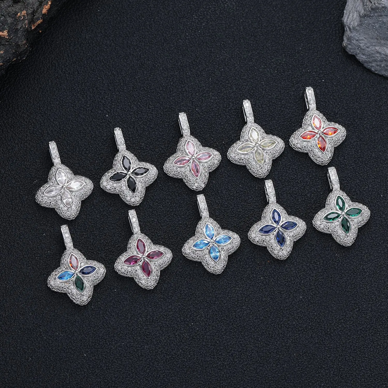 Hip Hop Four-Leaf Clover Pendant Necklace, Unisex European American Trendy Sweater Chain Collarbone Jewelry, Delicate Multi-Color Inlaid Charm, Versatile Fashion Street Accessory for Men Women Daily Matching