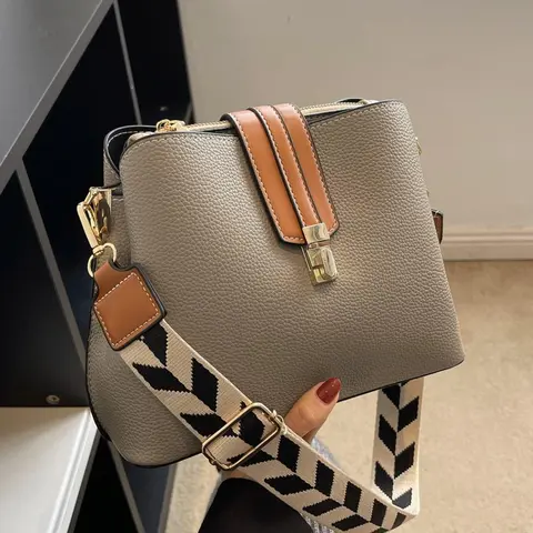 Women's Elegant Colorblock PU Leather Crossbody Shoulder Bag, Casual Versatile High-Quality Purse Crossbody Purses Bag for Daily Commute and Daily Use