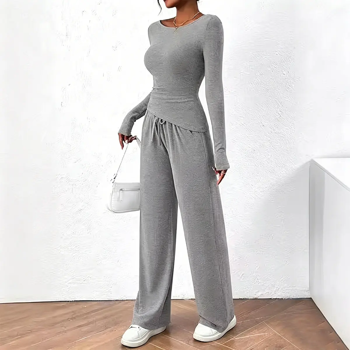 A two-piece set featuring a form-fitting boat-neck base layer and wide-leg trousers; comfortable and soft against the skin, creating a relaxed, effortless look.