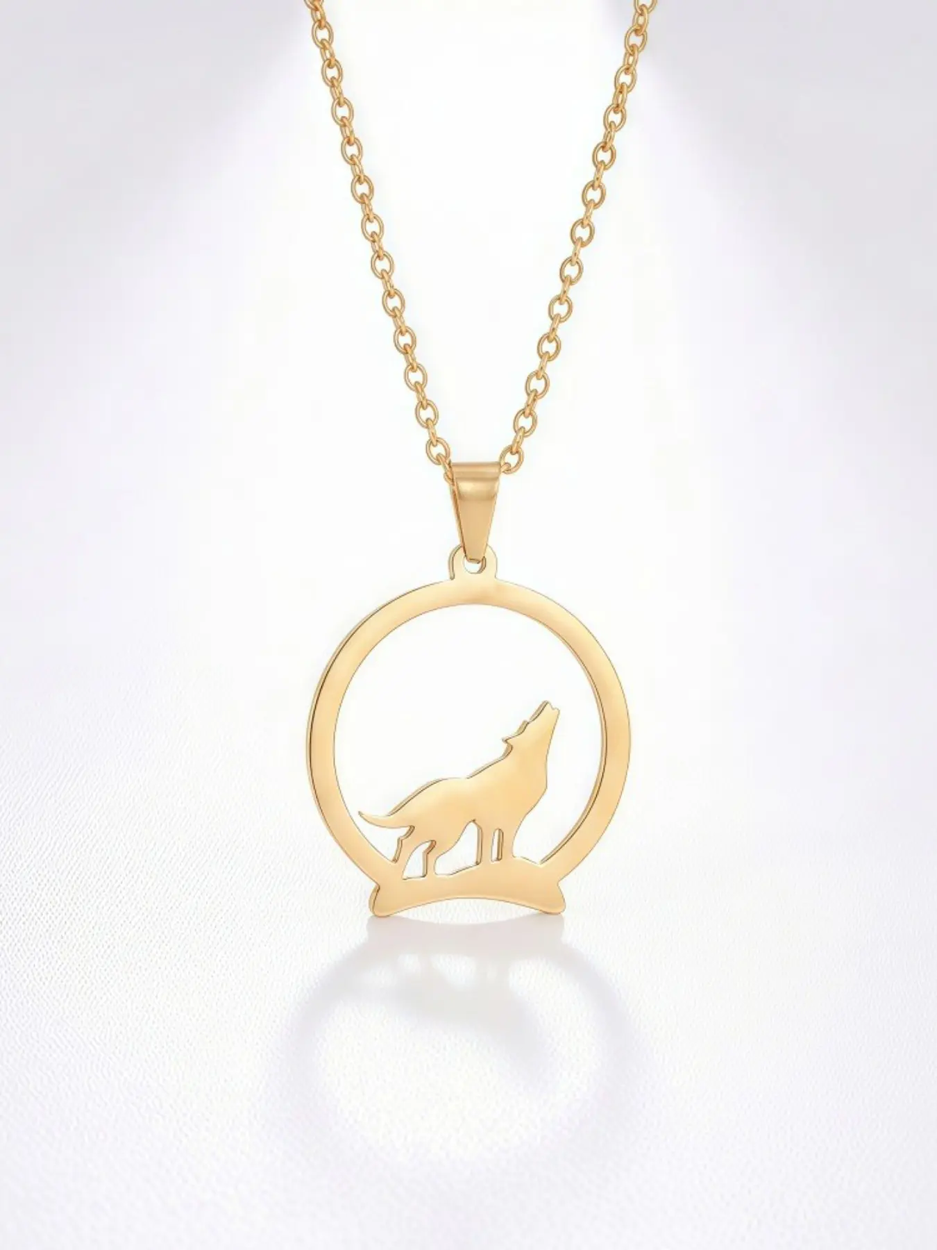 Howling Wolf Round Frame Necklace, Stainless Steel, Minimalist Animal Charm Jewelry, Women's Holiday Gift