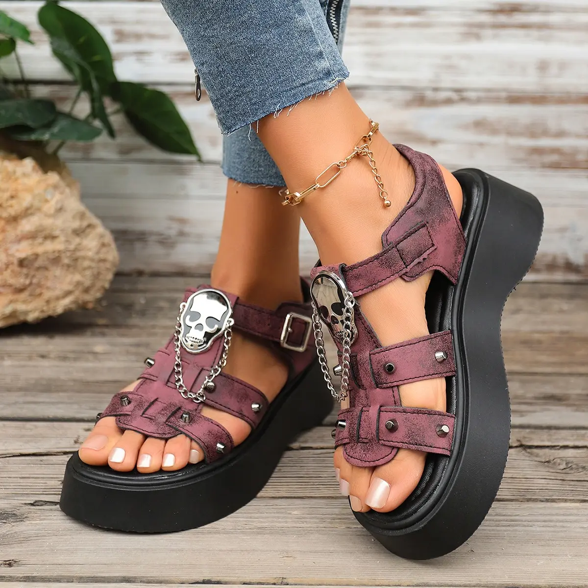 Women's Punk Platform Sandals, Skull & Chain/Rivet Details with Adjustable Buckle Strap, Open-Toe Chunky Sole Height Increase Footwear, Suitable for Summer Parties Dating Casual Wear, Edgy Gothic Footgear
