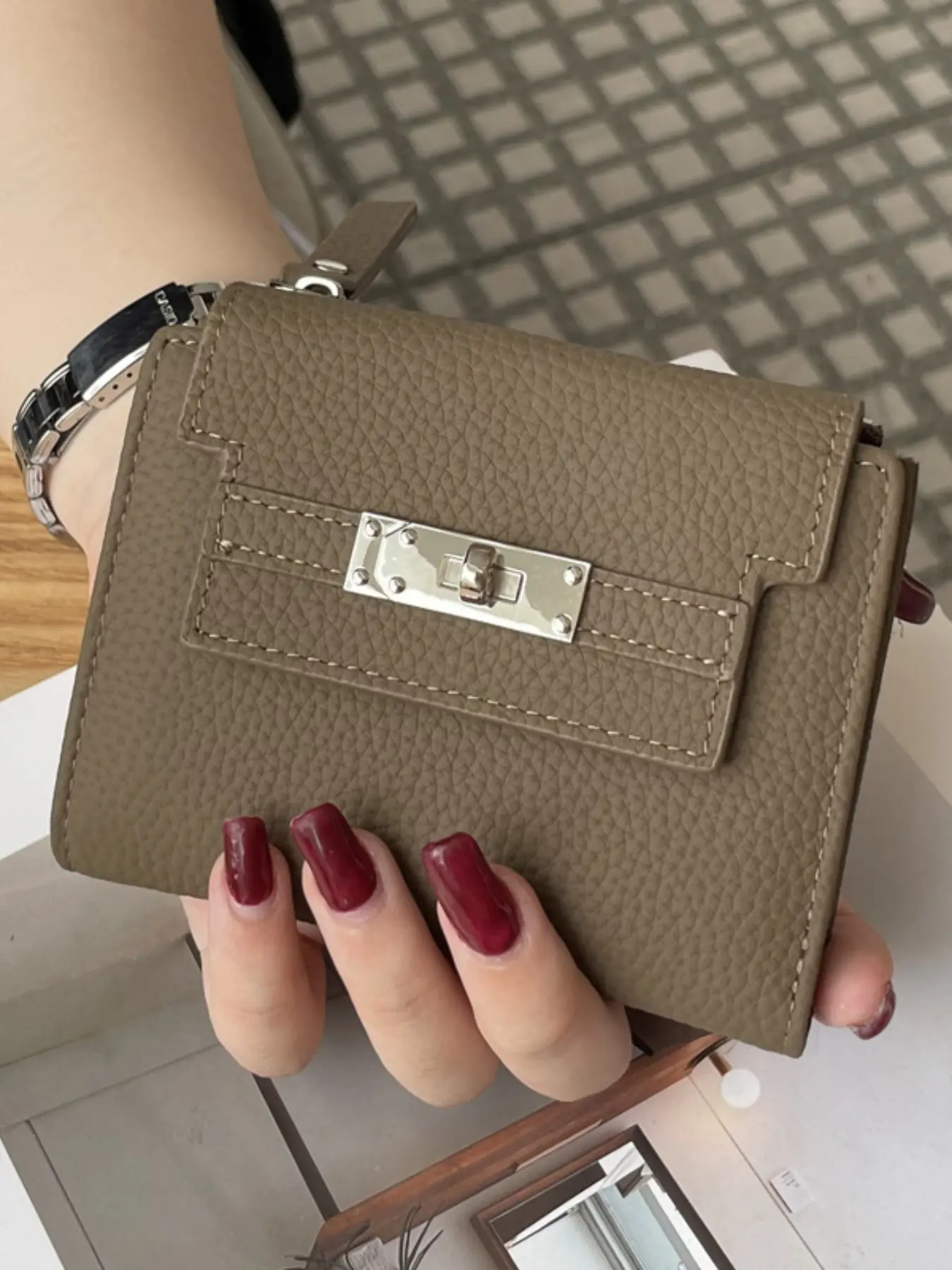 Leather Short Wallet, Genuine Leather Wallet, Soft Leather Texture Handbag, Large Capacity, Cowhide Leather, Elegant Design, Portable, Ideal for Daily Use