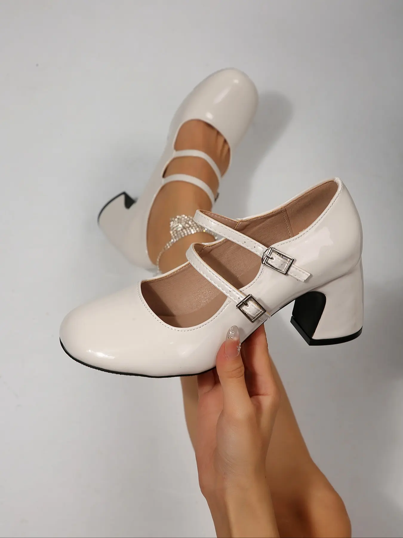 Women's Patent Round Toe Double Strap Mary Jane Pumps, Adjustable Buckle Block Heel Dress Shoes, Soft Cushioned Insole Footwear, Non-Slip Outsole, Versatile for Dresses, Trousers & Formal Pants, Daily Party Vintage Elegant Heels