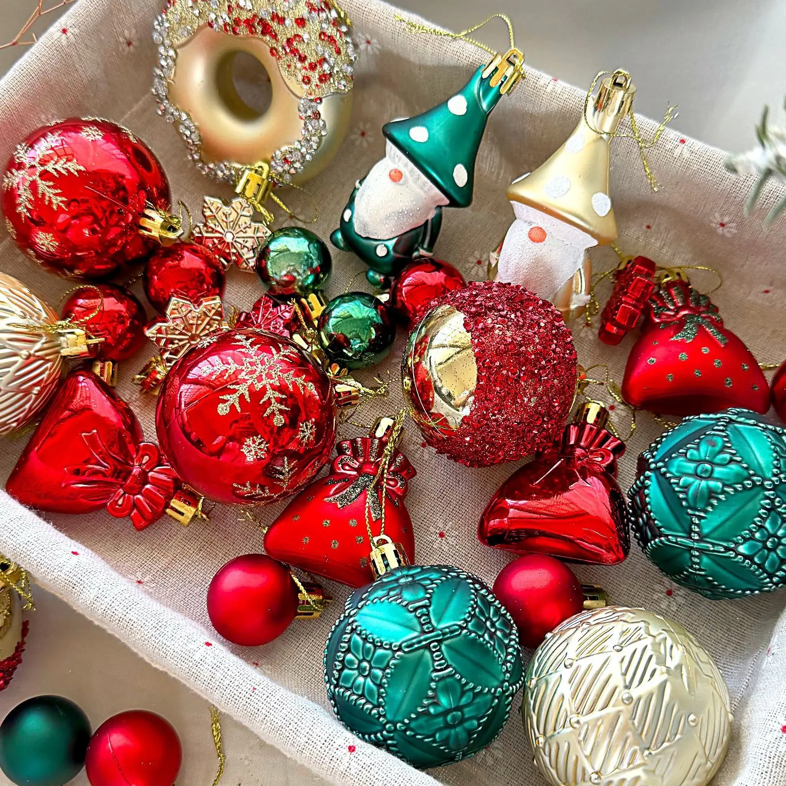 Christmas Decoration Set, Donut Rudolph Elf Painted Christmas Balls, Gift Box Kit, Holiday Tree Ornaments, Family Christmas Ornaments, Festive Seasonal Decorations