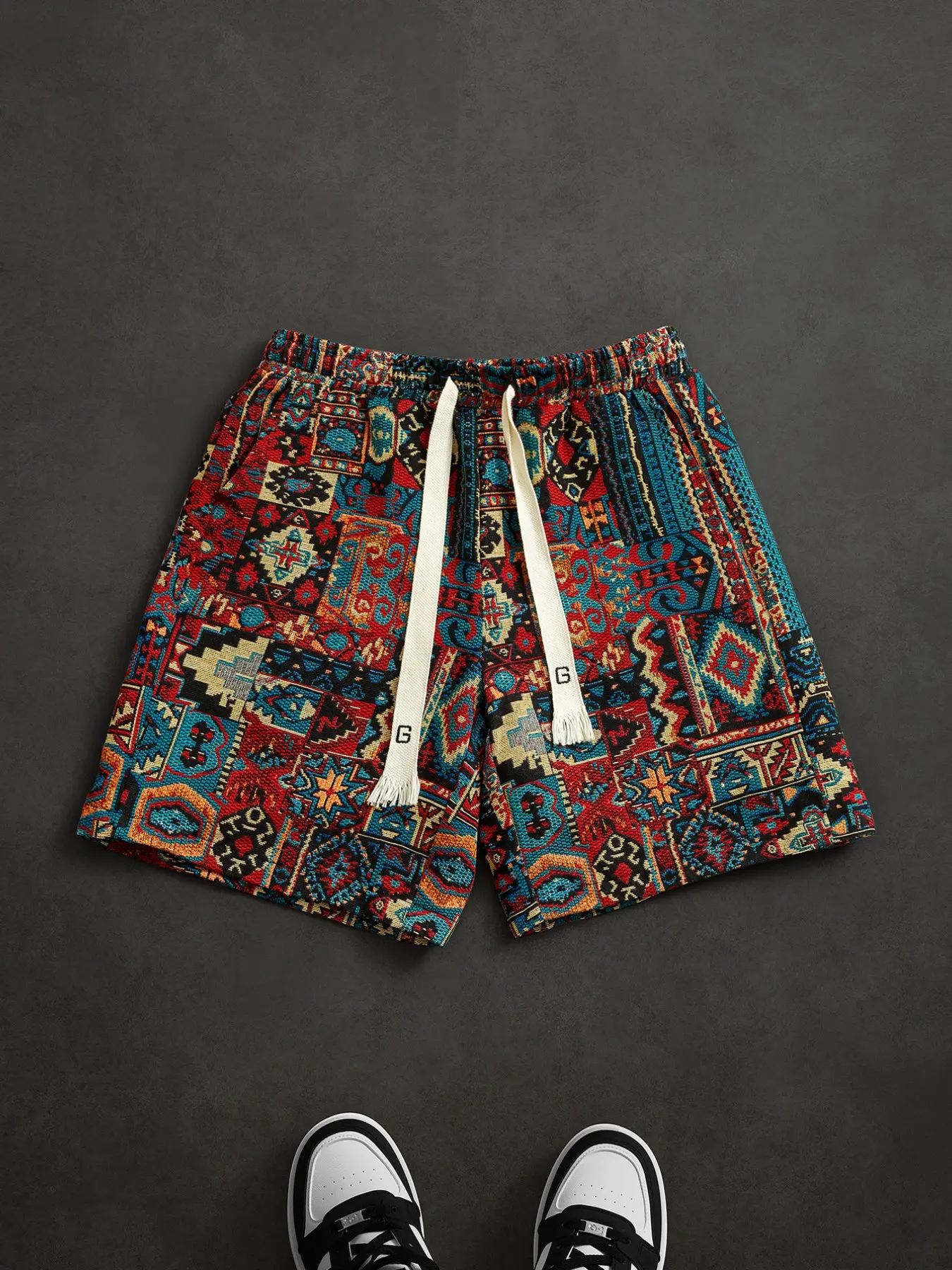 Ethnic Wind Printed Loose Fit Five-Quarter Men's Shorts, Retro Comic Street Style, Summer Beach Pants, Trendy Casual Outerwear