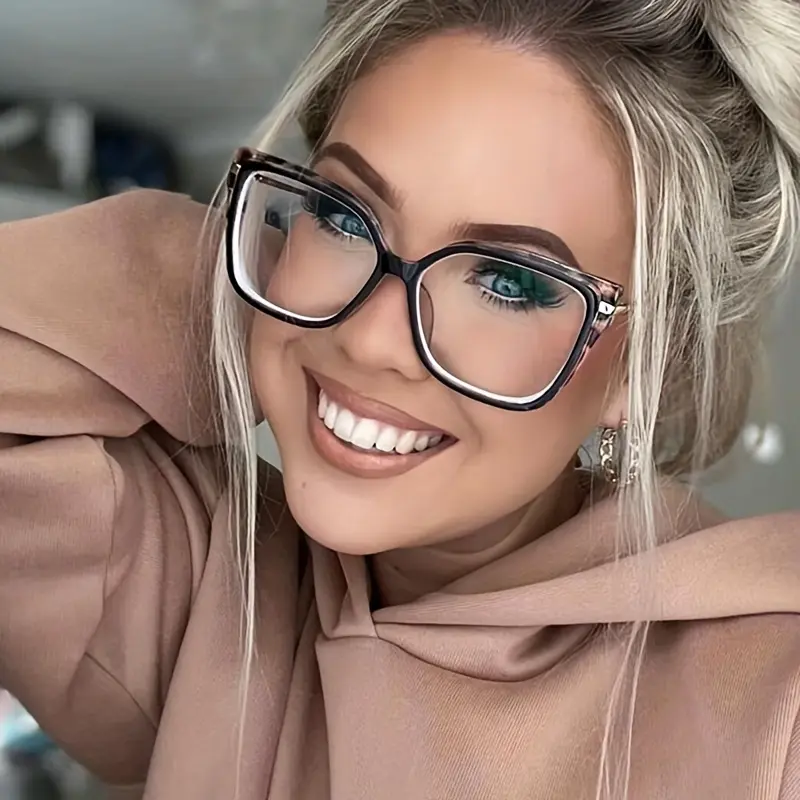 New Fashionable Tr90 Retro Women's Flat-frame Glasses, The Latest Trend Square Decorative Glasses