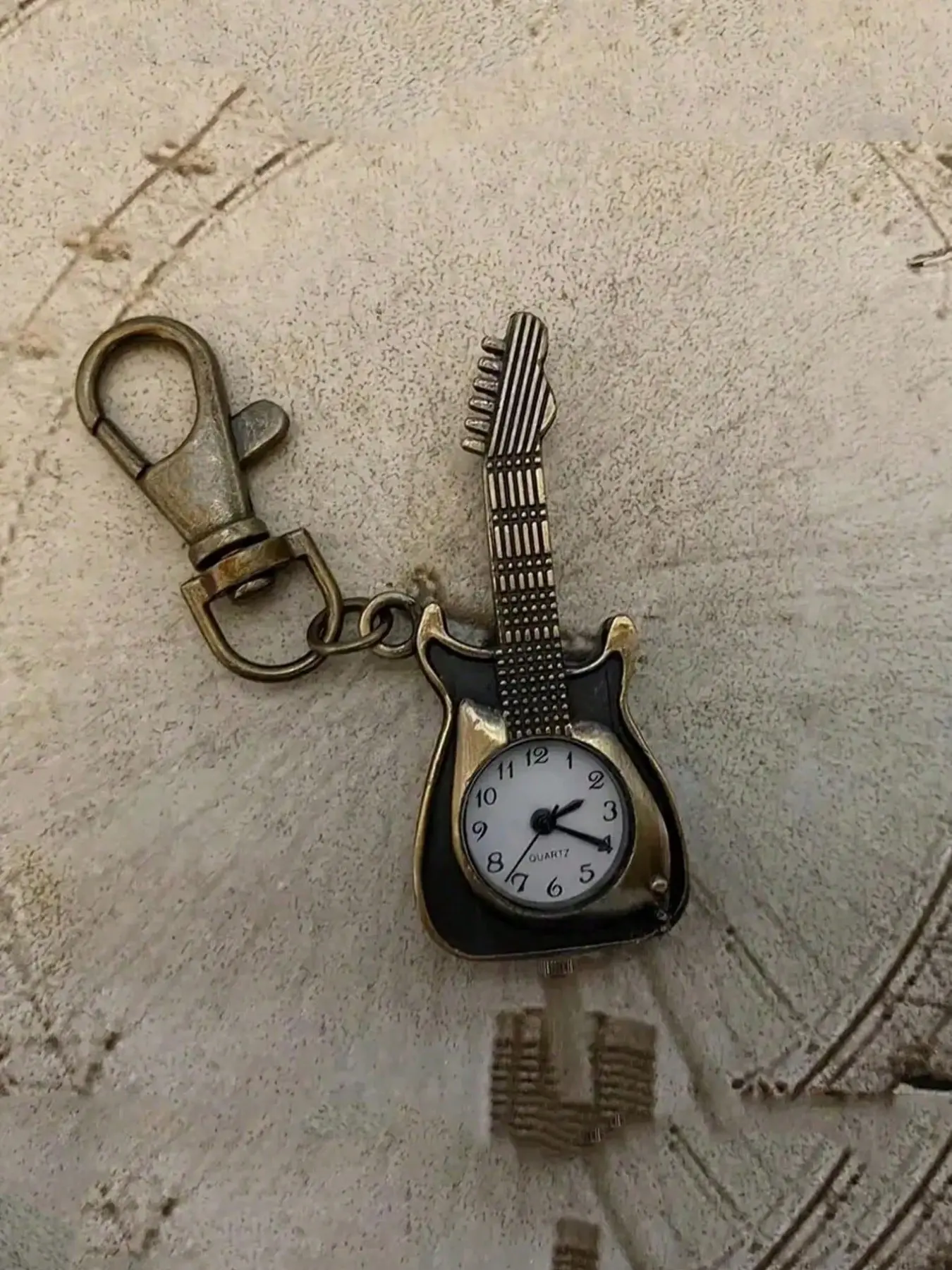 Classic Retro Guitar Pocket Watch, Creative Bronze Keychain, Quartz Watch, Car Keychain, Bag Accessory, Graduation Gift, Nurse Watch