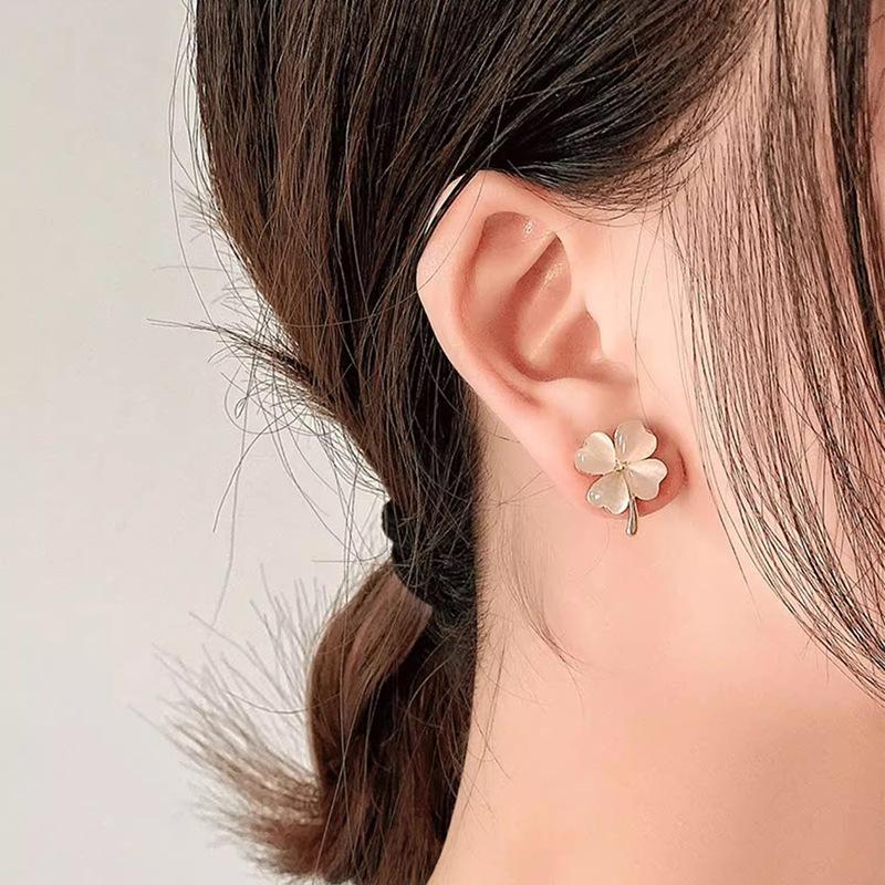 S925 silver needle cat's eye four-leaf clover earrings new arrival popular niche design earrings accessible luxury classy earrings