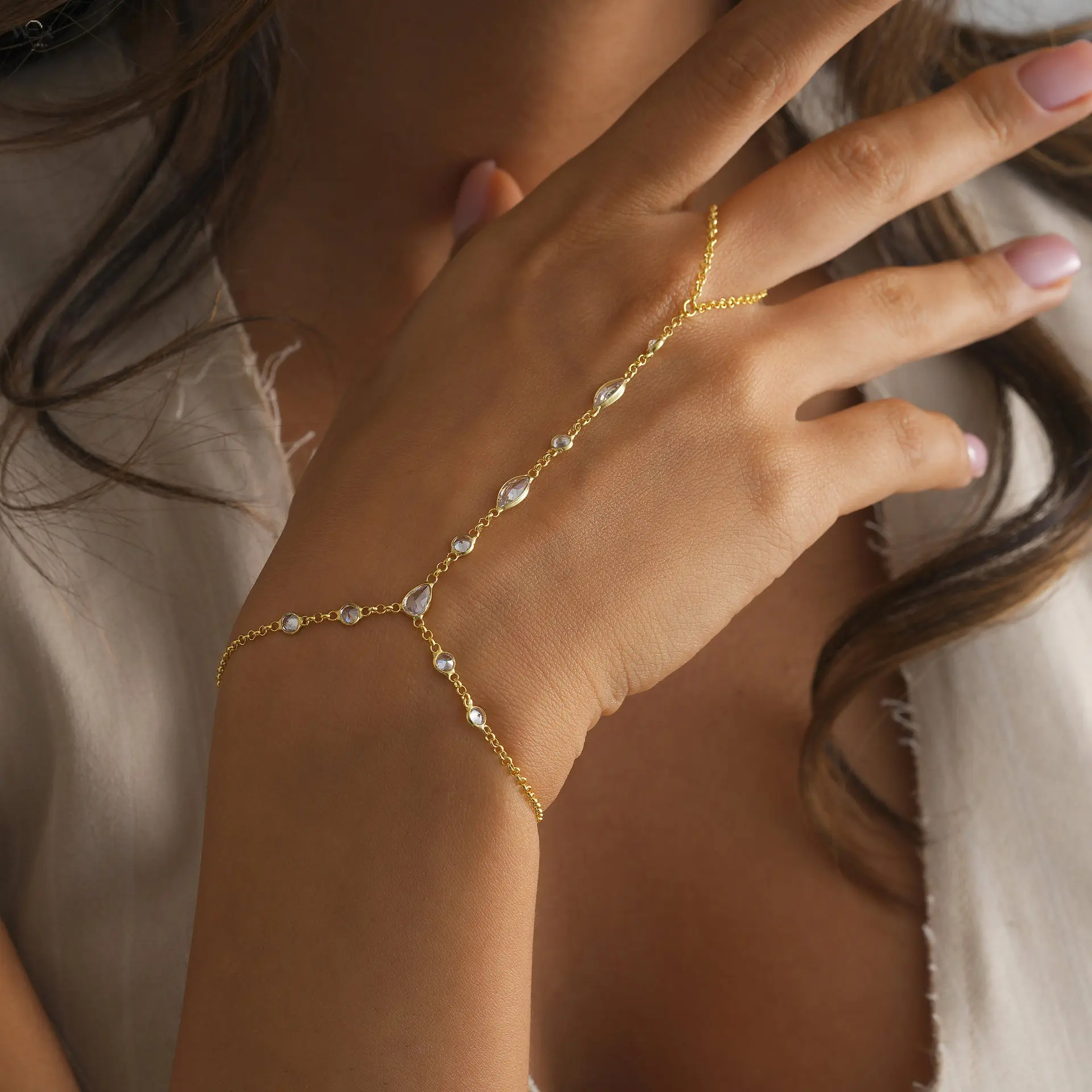 2 Colors Dainty Crystal Hand Chain Bracelet, Y-Drop Finger Harness Bracelet with Teardrop Rhinestone, Gold/Silver Delicate Body Jewelry for Party Wedding Daily Decor