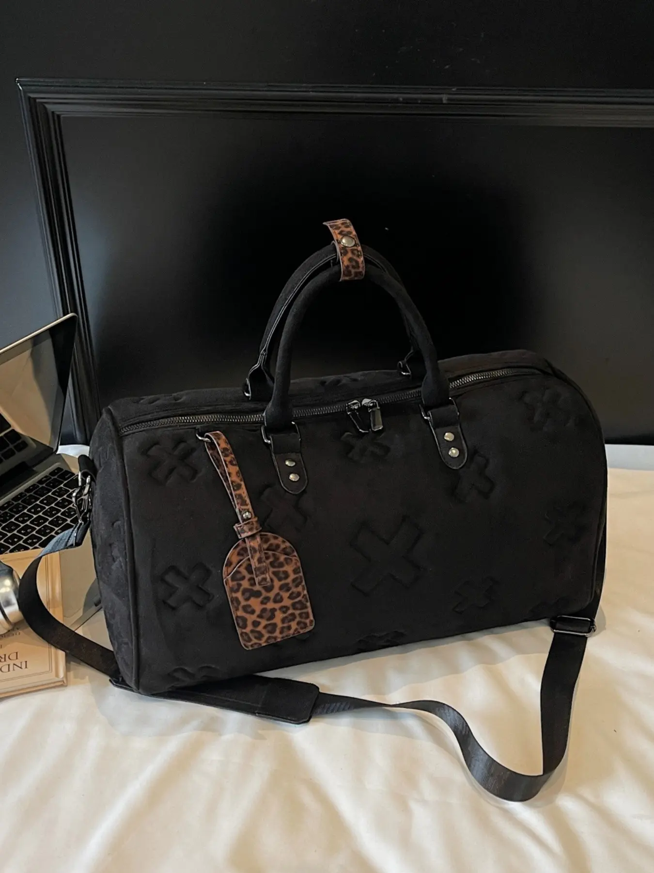 Fashionable Large Capacity Travel Bag, Elegant Pattern Design Handbag, Gym Bag, Hiking Backpack, Essential for Outdoor Activities
