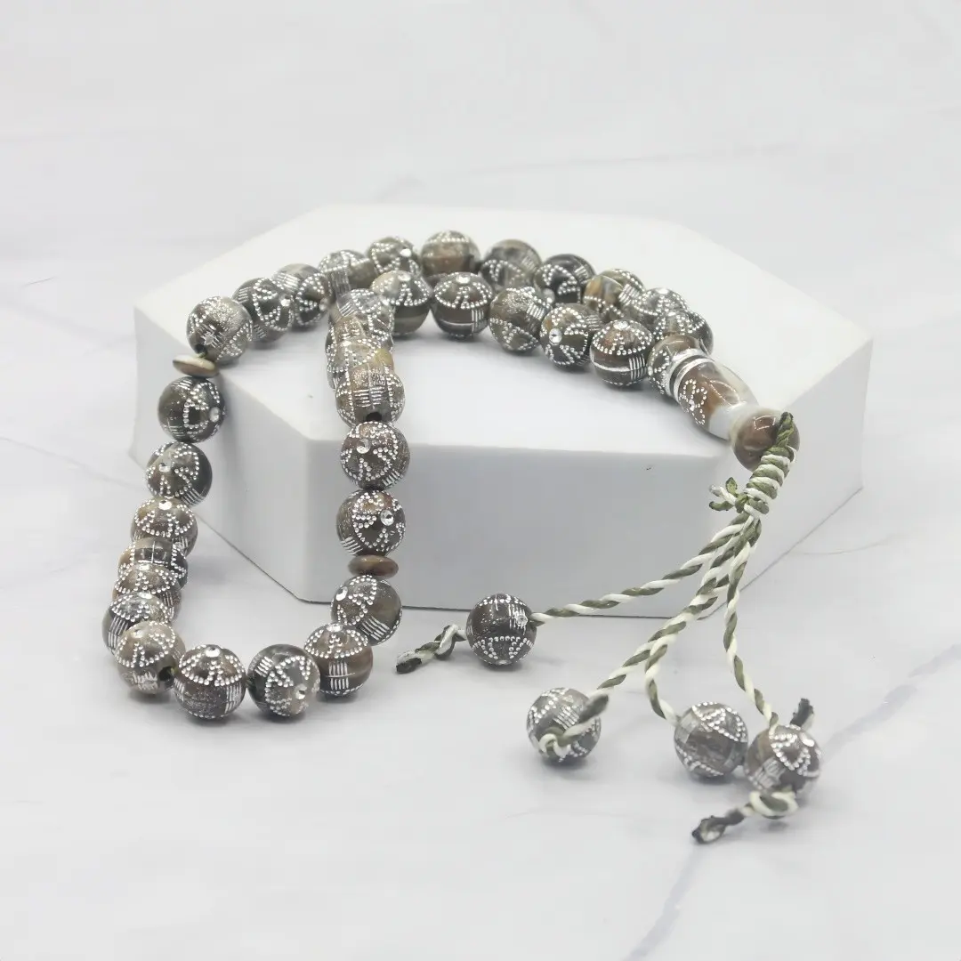 Resin Buddha Beads, Plum Blossom Design, 12mm Diameter, 33 Pieces, High-Quality Resin Material, Perfect for Meditation & Prayer