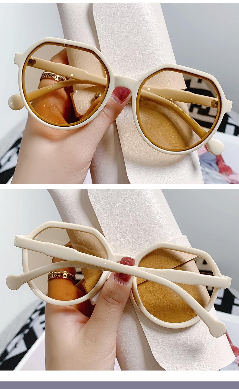 Women’s Jelly Frame Sunglasses, Brown Tint UV Protection Shades, Lightweight Retro Aesthetic Eyewear, Trendy Fashion Glasses for Driving, Travel, Beach & Summer Outfit