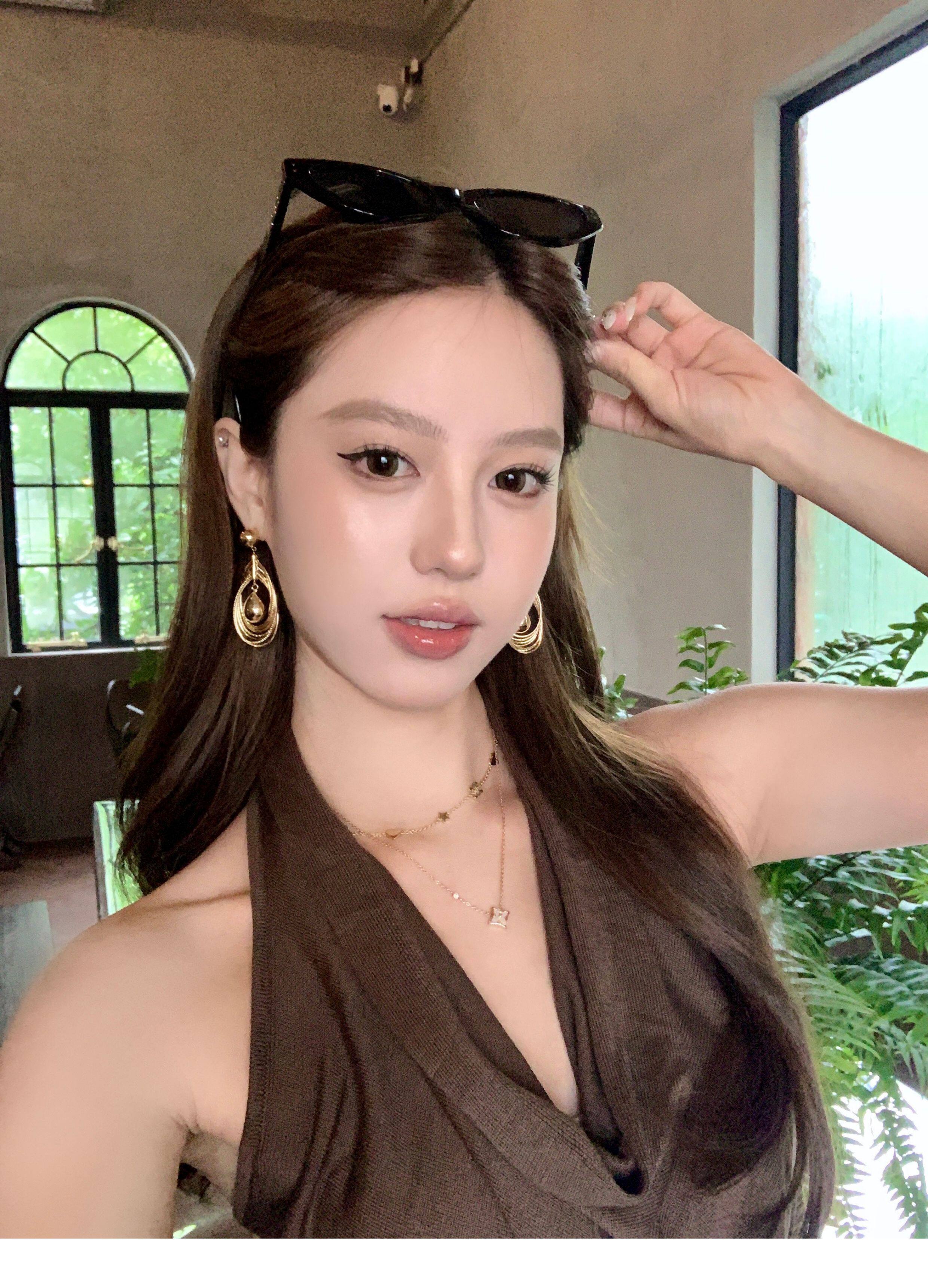 French high-end gold multi-layer teardrop long earrings, women's light luxury vacation style stud earrings, unique and exaggerated earrings