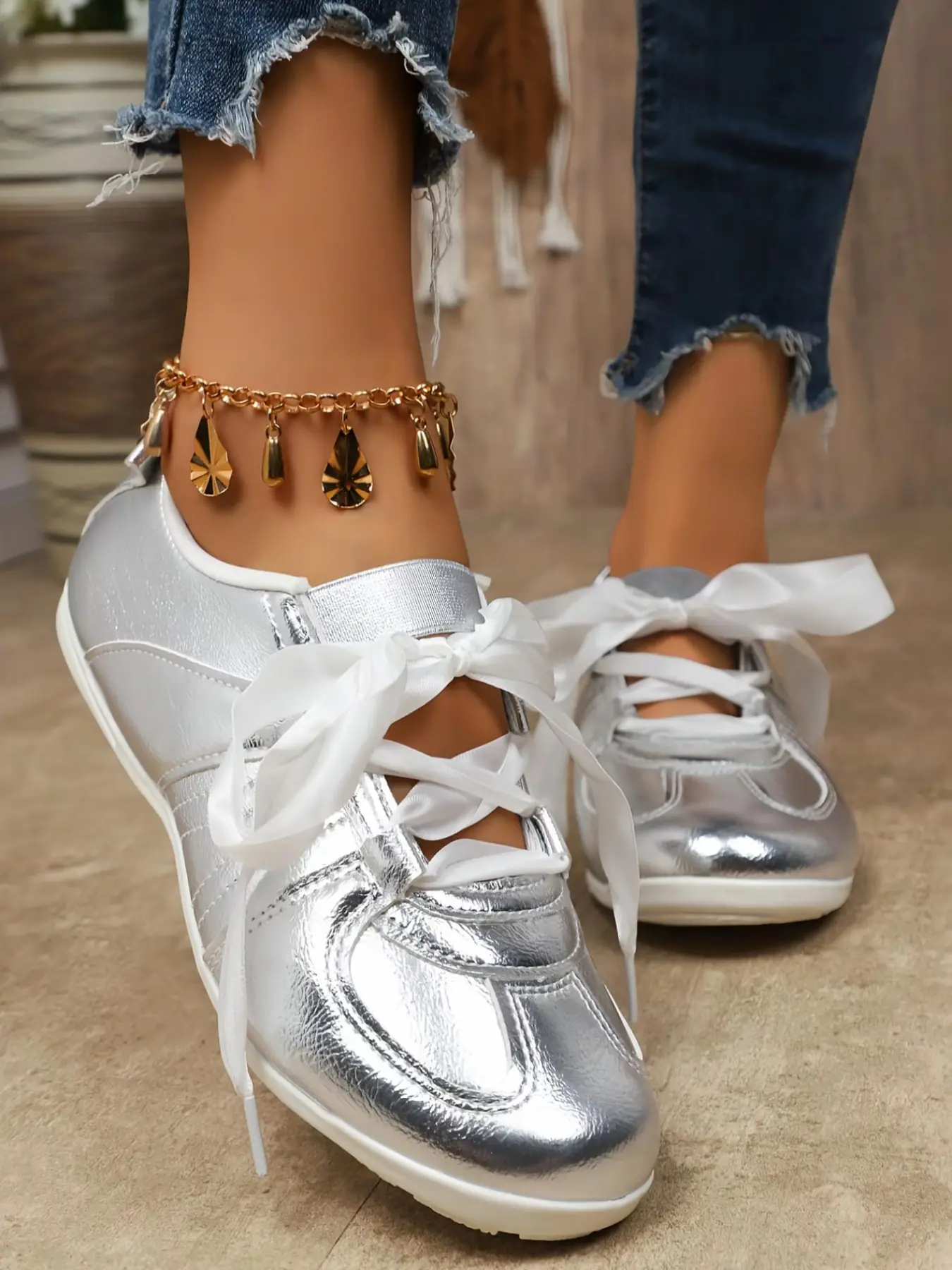 Women's Metallic Lace-Up Sneakers, Non-Slip Sole, Lightweight Training Shoes, Comfortable & Stylish Footwear for Daily Use